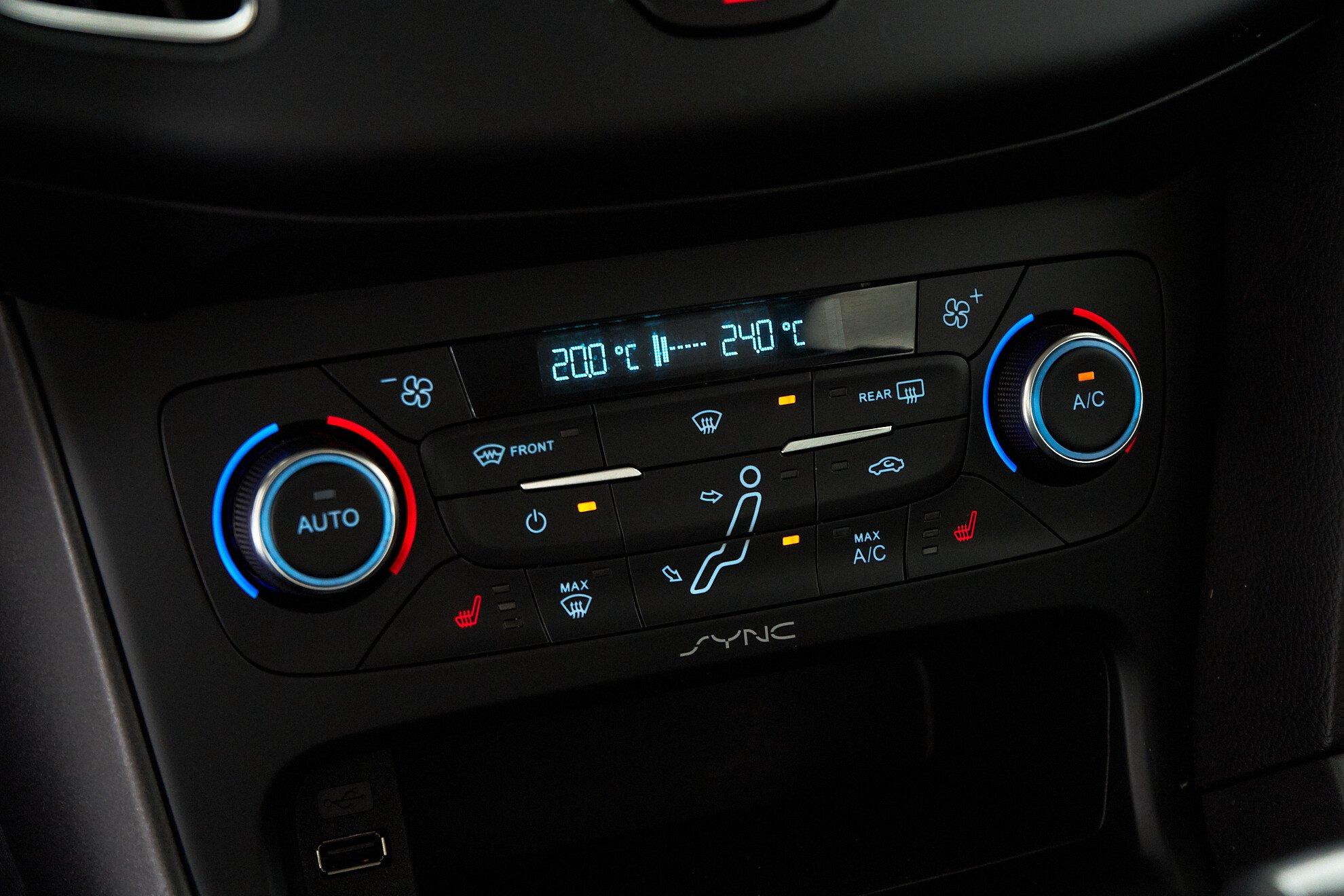 Ford Focus 2015, черный