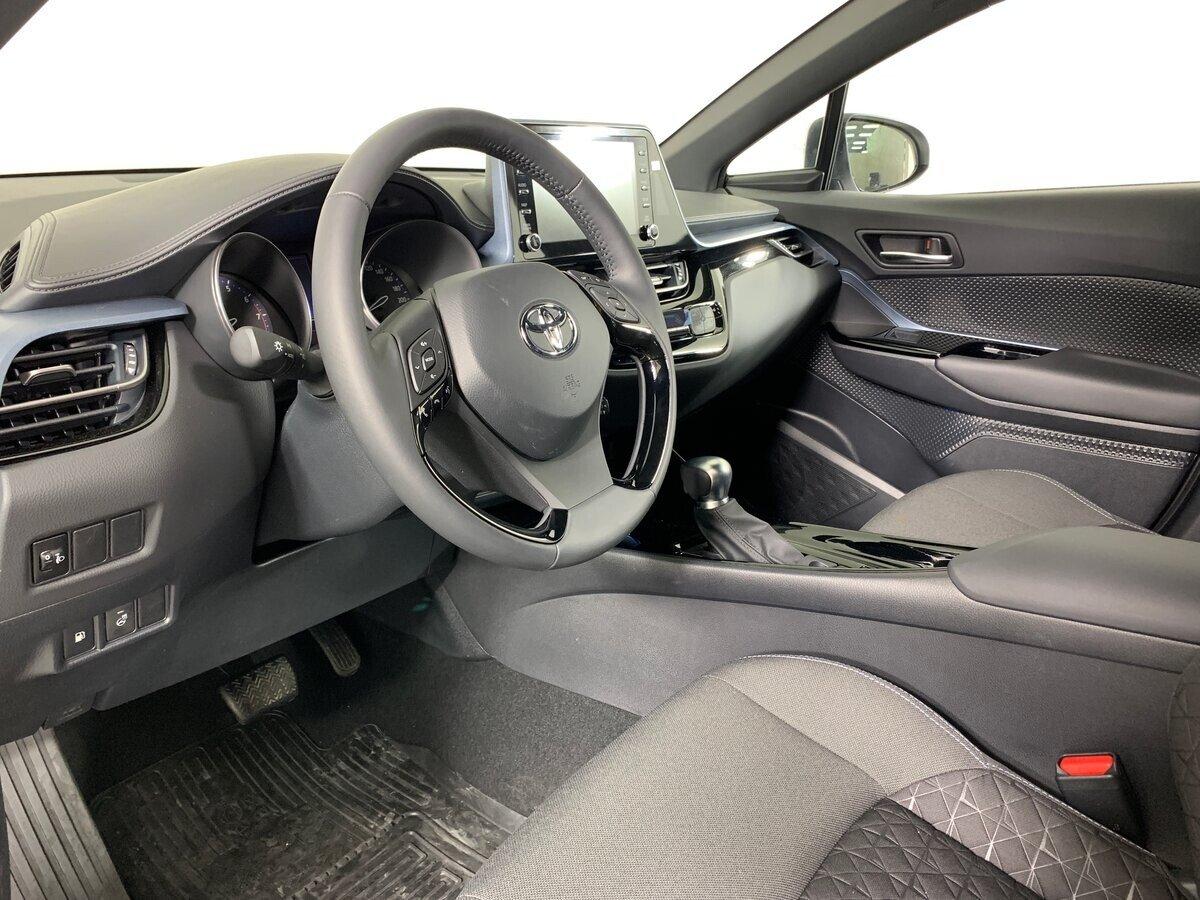 Toyota C-HR 2021, белый