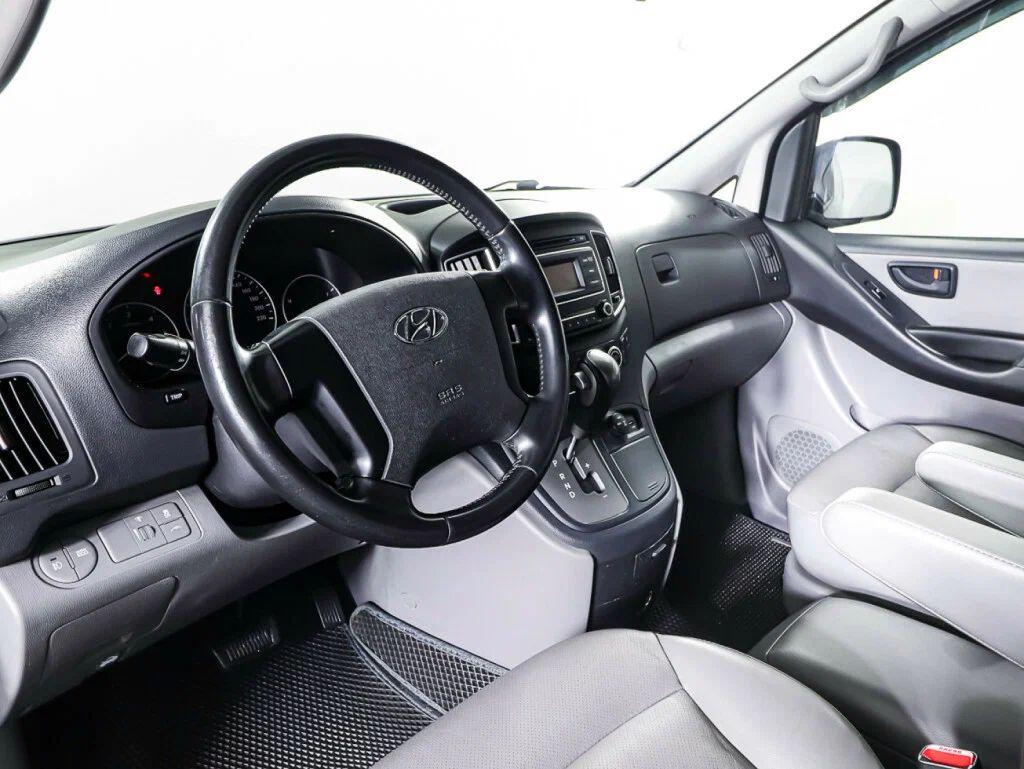Hyundai Grand Starex 2019, коричневый