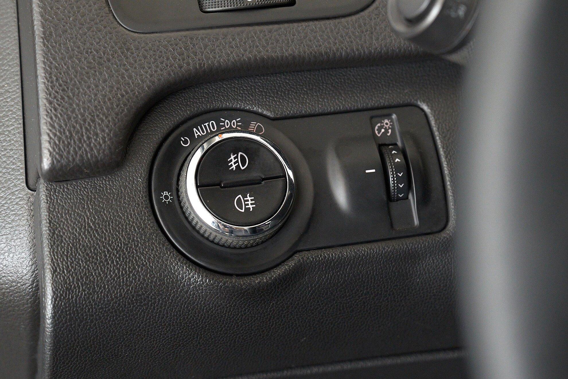 Opel Insignia 2012, черный