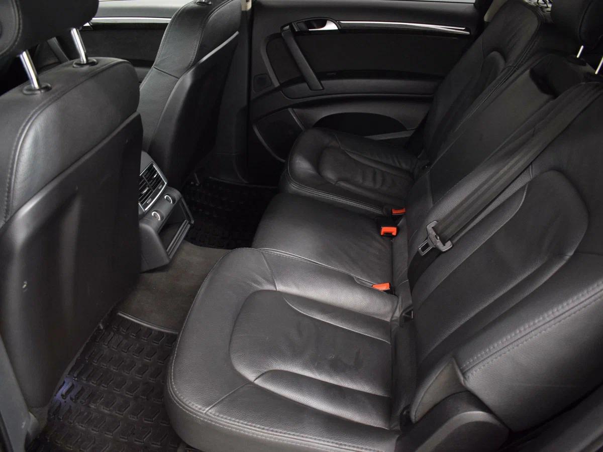 Audi Q7 2010, черный