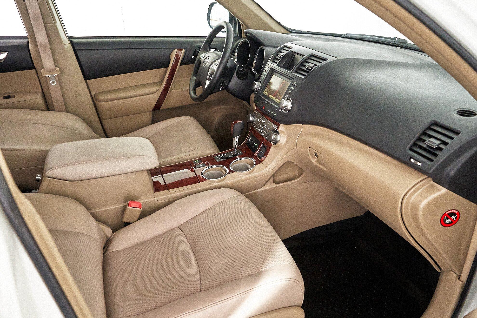 Toyota Highlander 2012, белый
