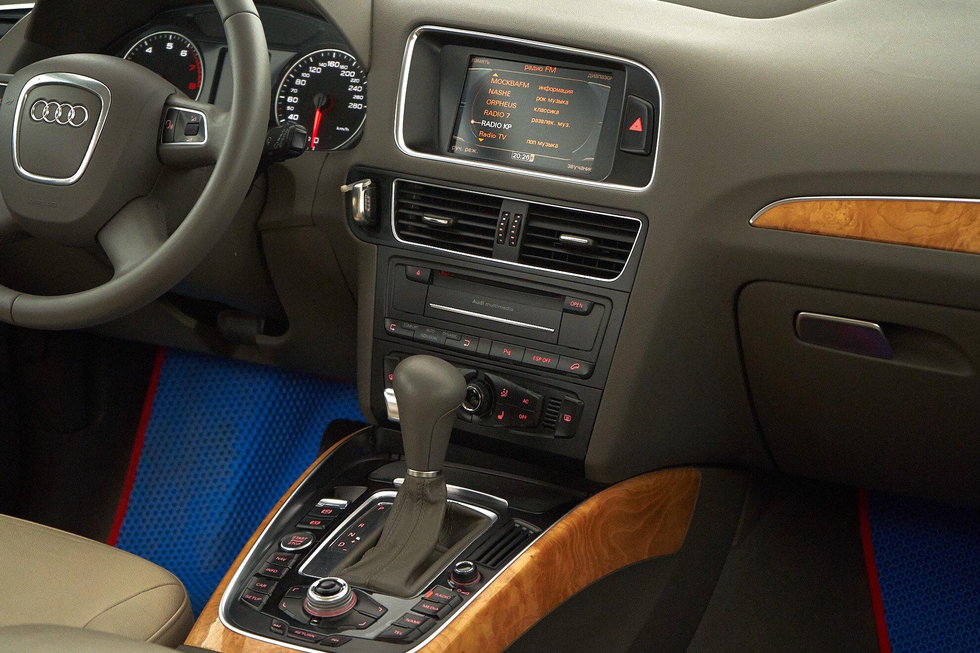 Audi Q5 2011, красный