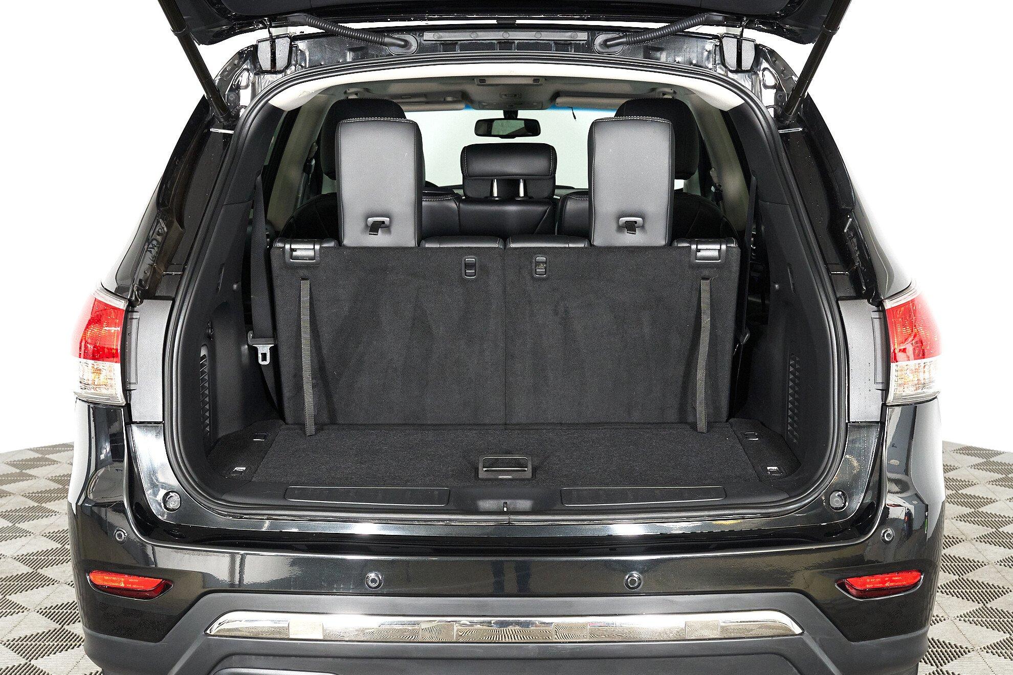 Nissan Pathfinder 2015, черный