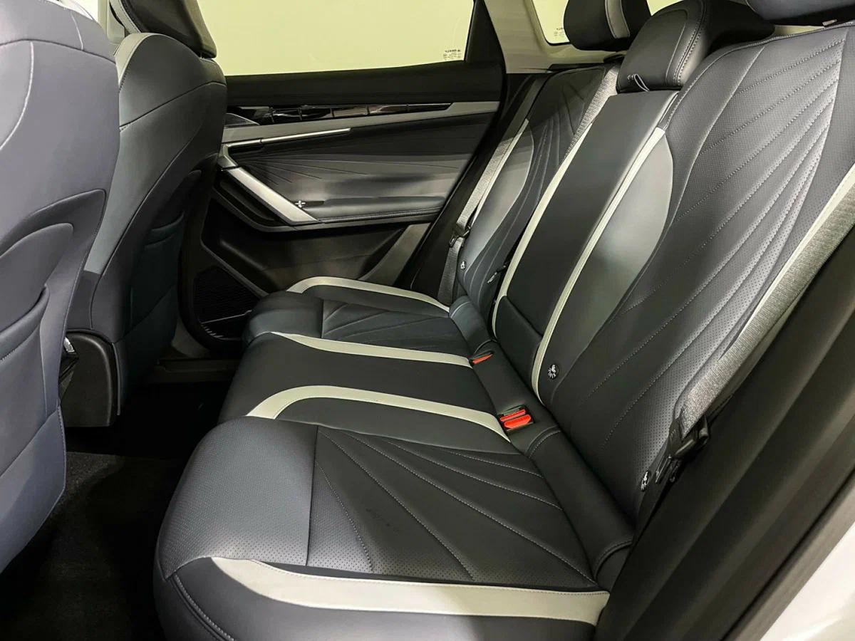 Geely Atlas 2024, белый