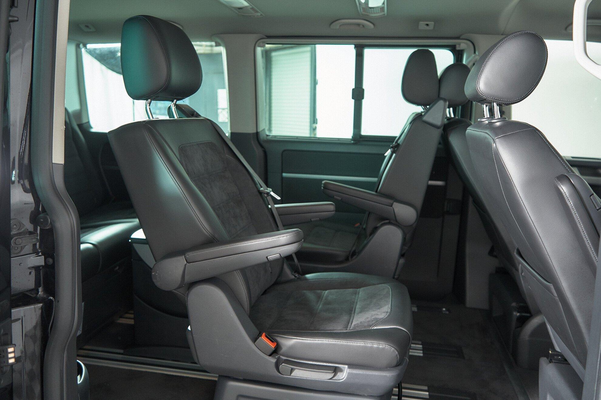 Volkswagen Multivan 2018, черный