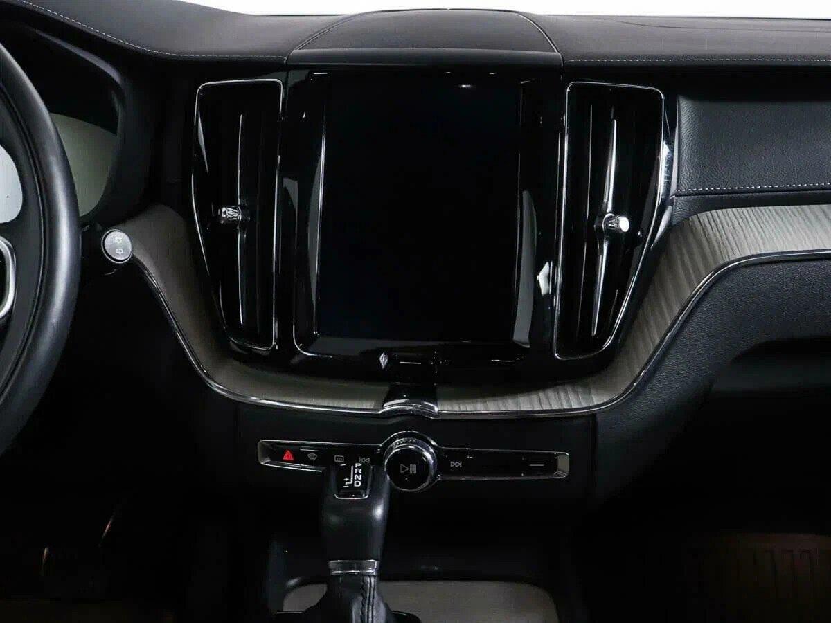 Volvo XC60 2018, черный