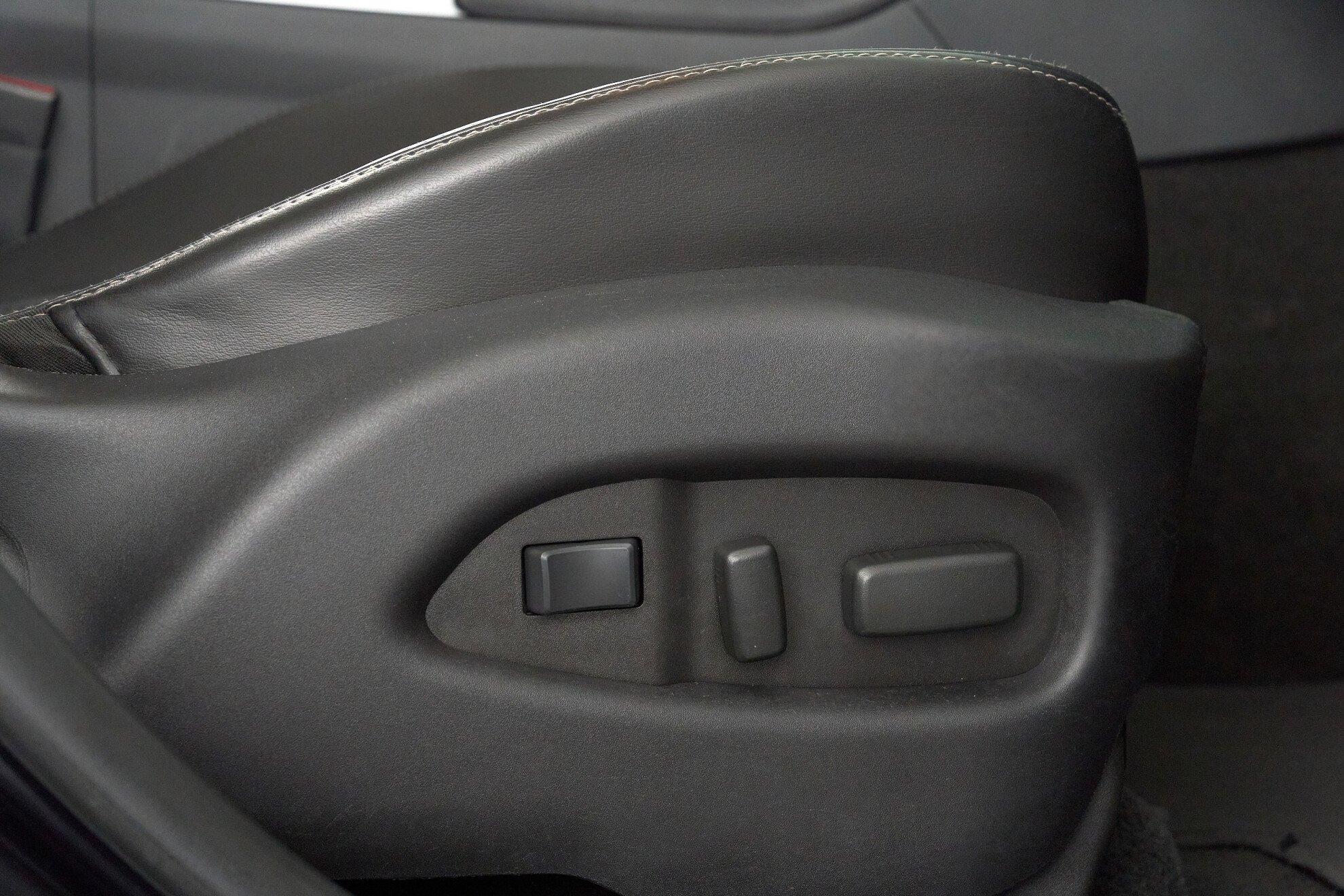 Cadillac SRX 2012, черный