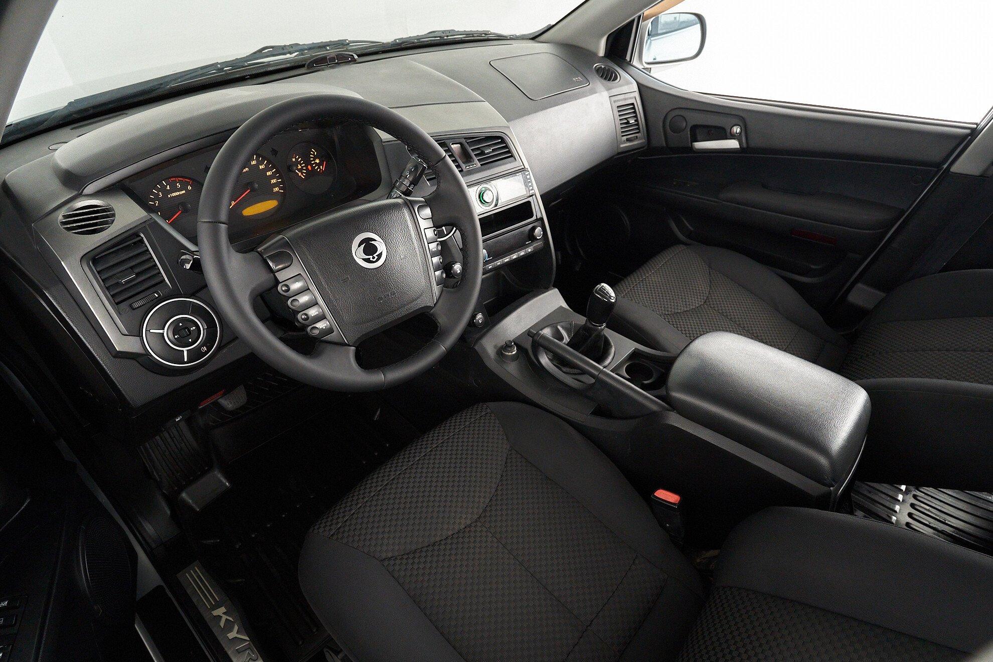 SsangYong Kyron 2013, серебряный