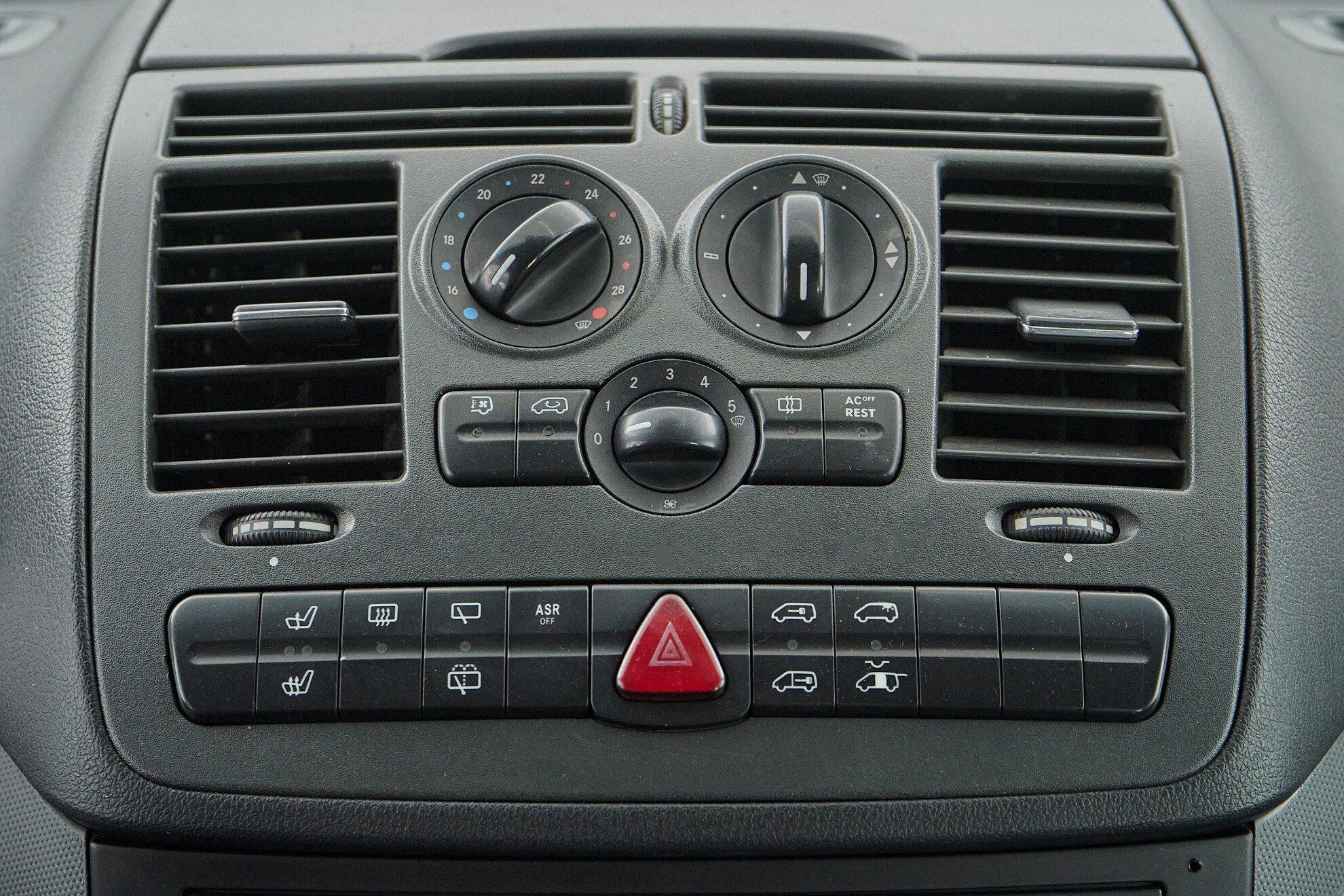 Mercedes-Benz Vito 2010, черный