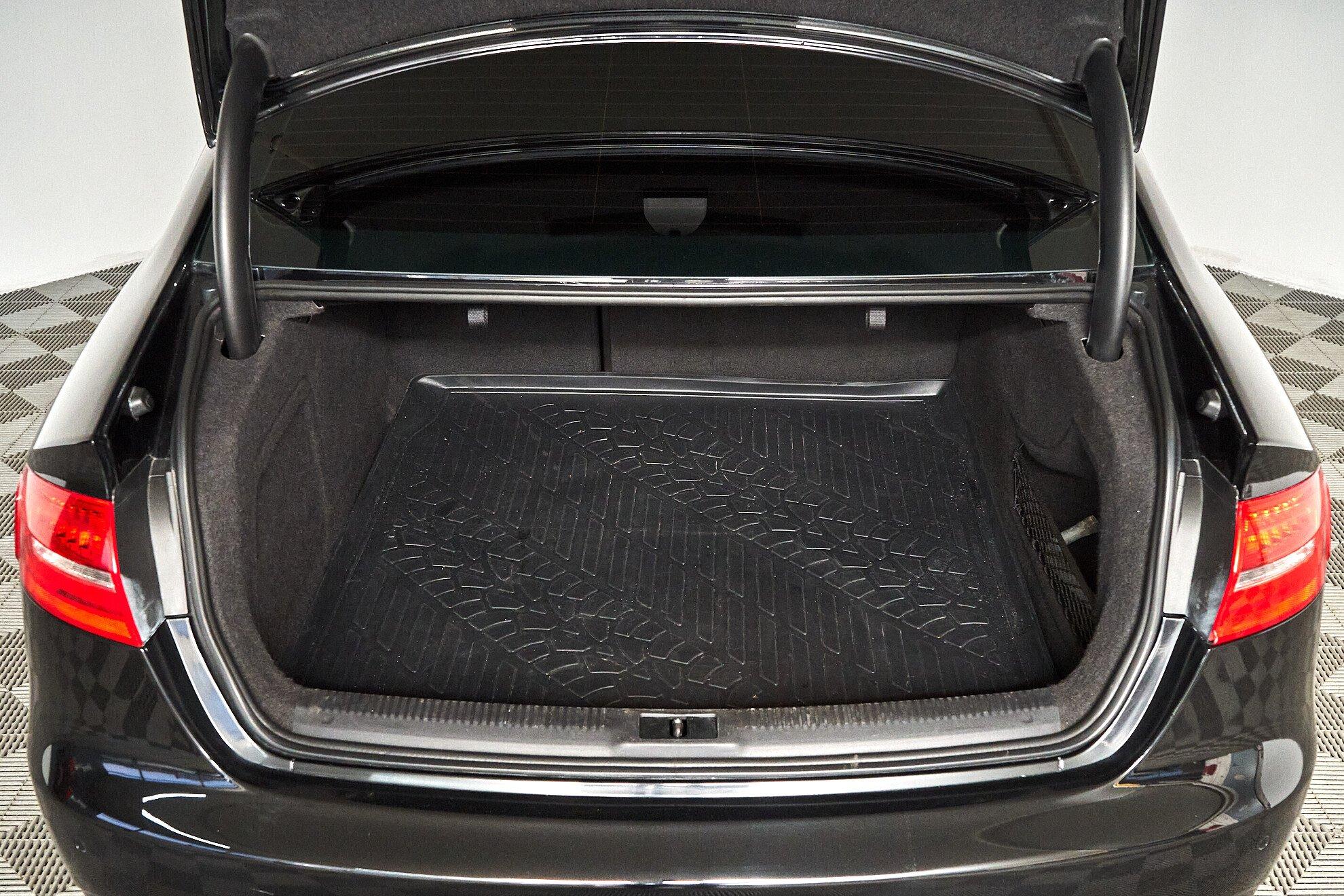 Audi A4 2014, черный