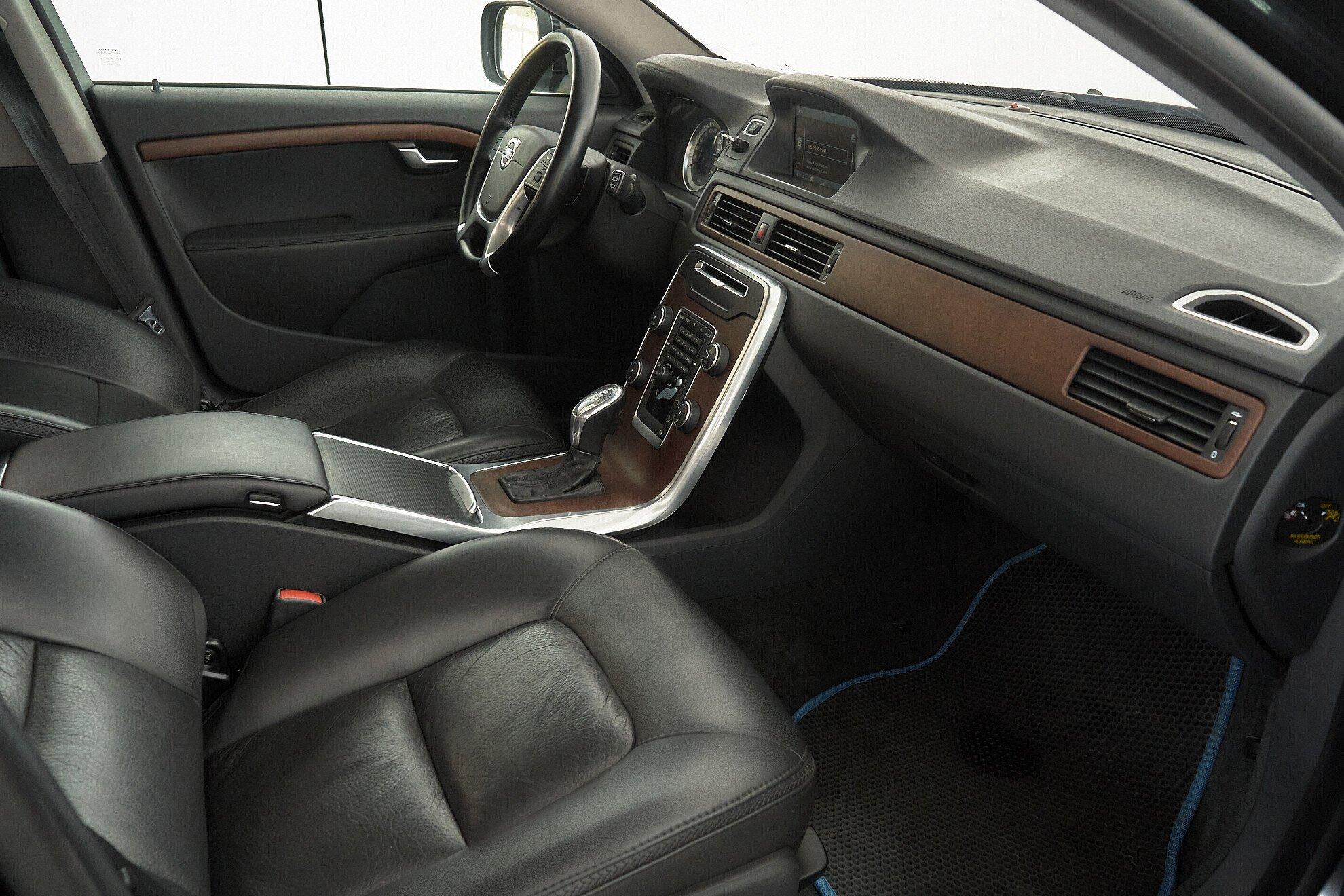 Volvo XC70 2012, черный
