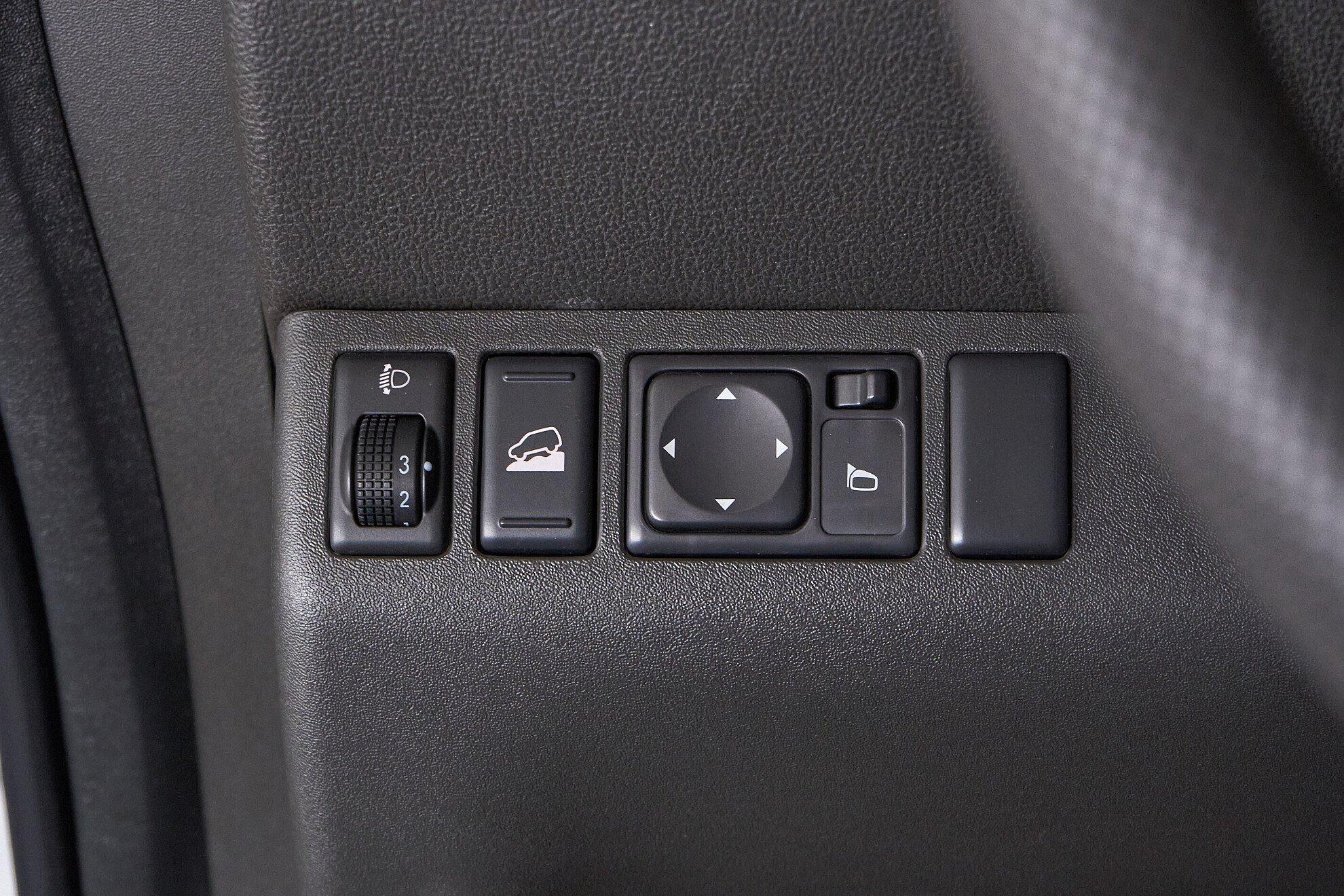 Nissan Pathfinder 2011, серебряный