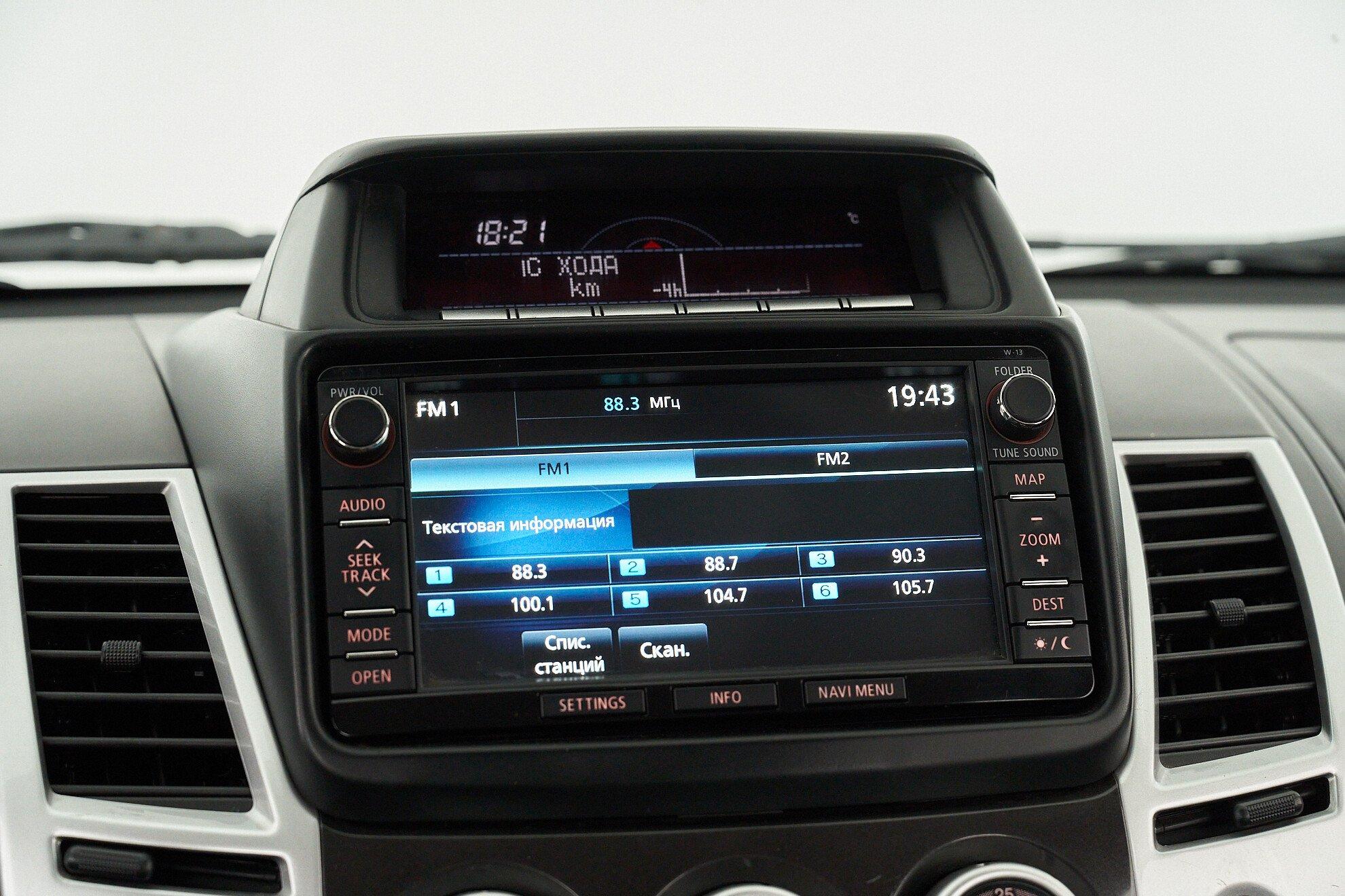 Mitsubishi Pajero Sport 2015, черный
