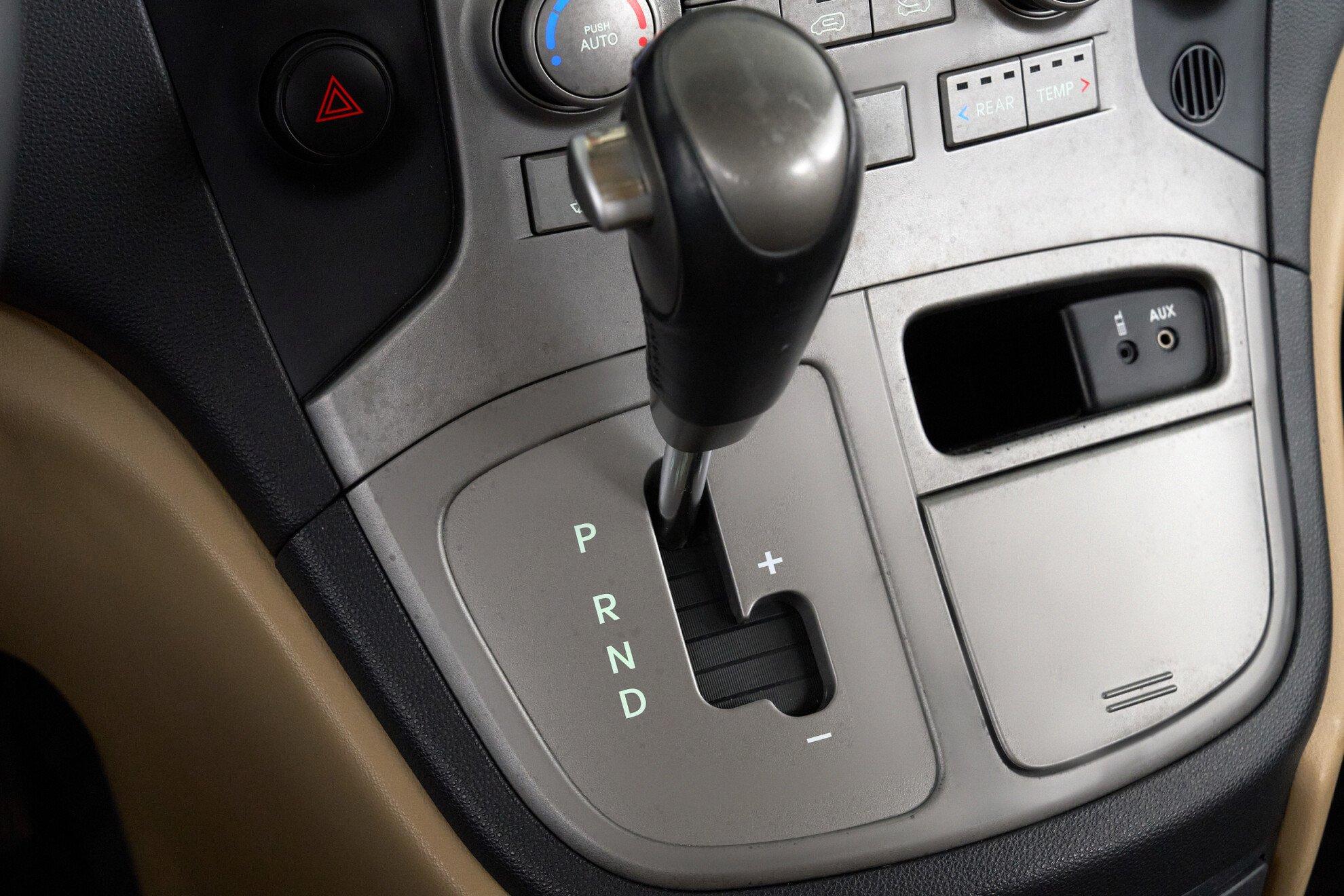 Hyundai Grand Starex 2012, серый