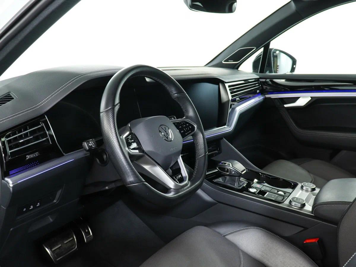 Volkswagen Touareg 2023, белый