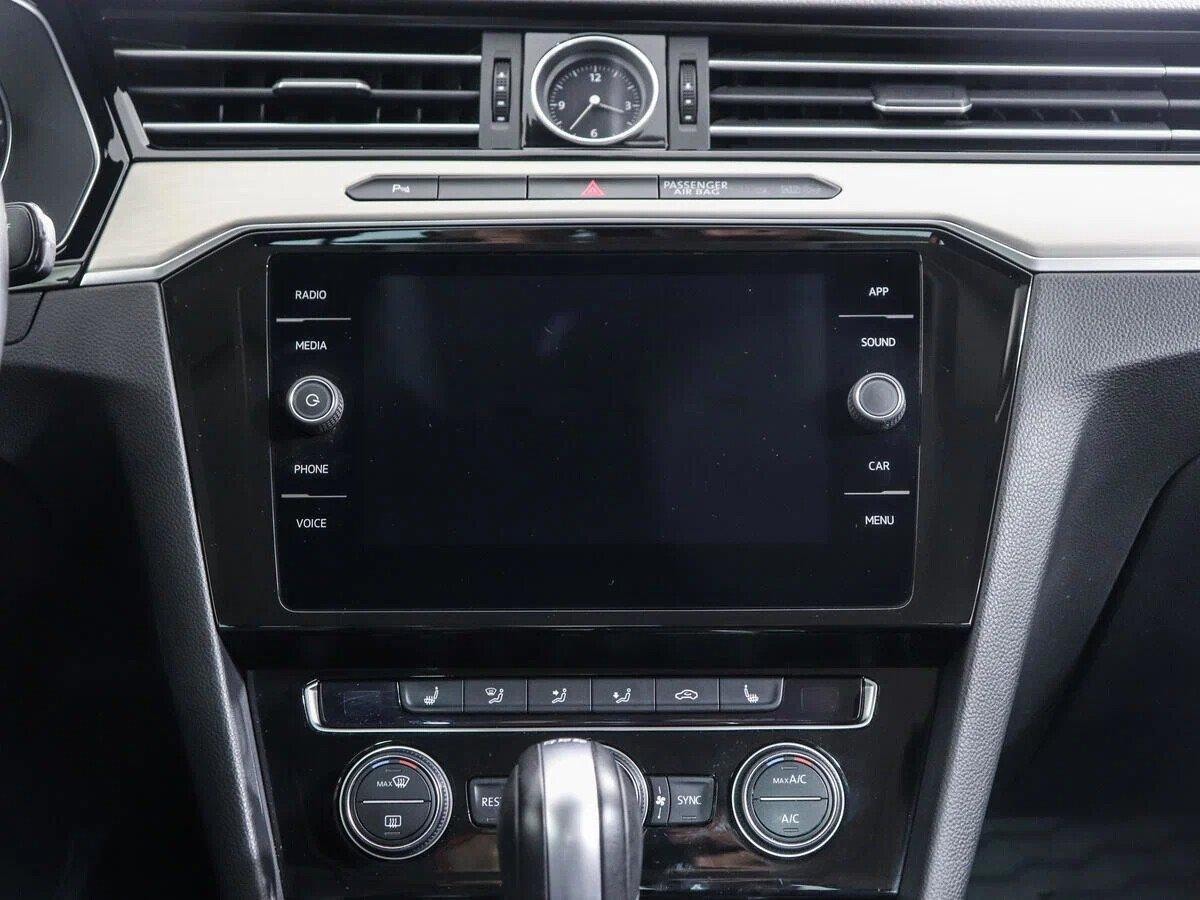 Volkswagen Passat 2018, серебряный