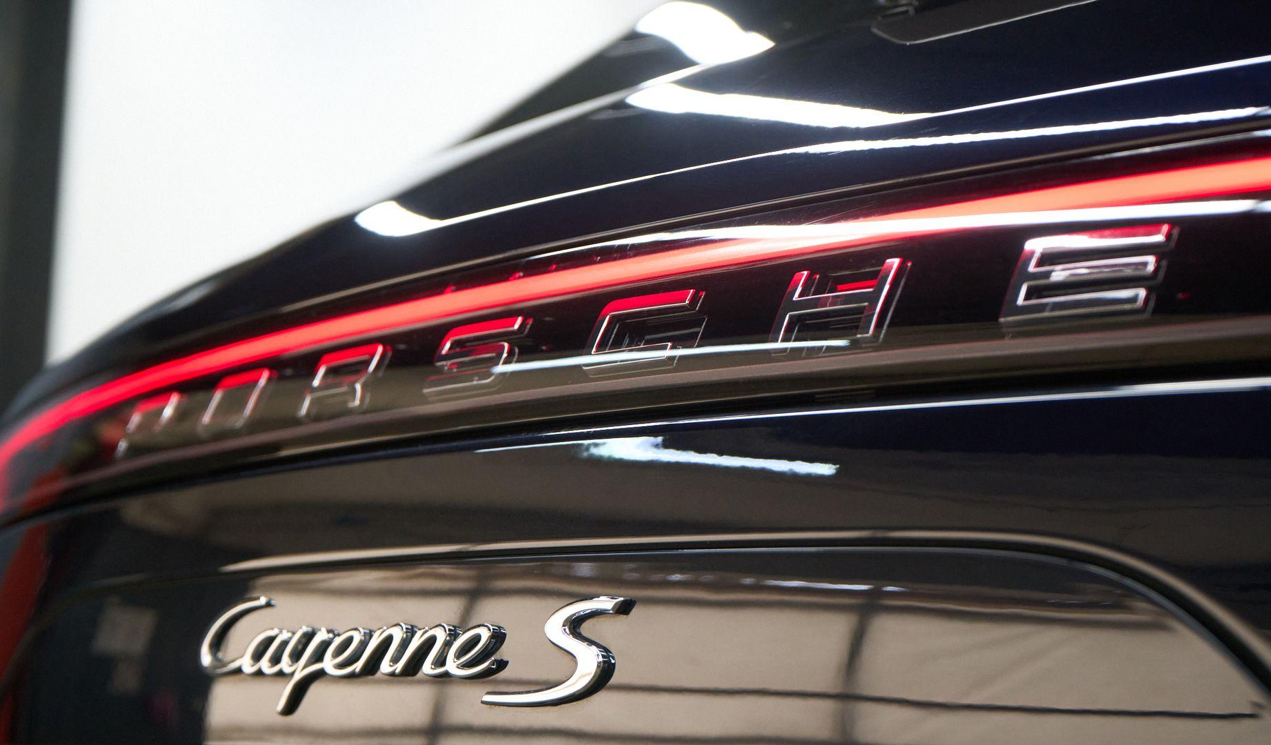 Porsche Cayenne 2019, синий