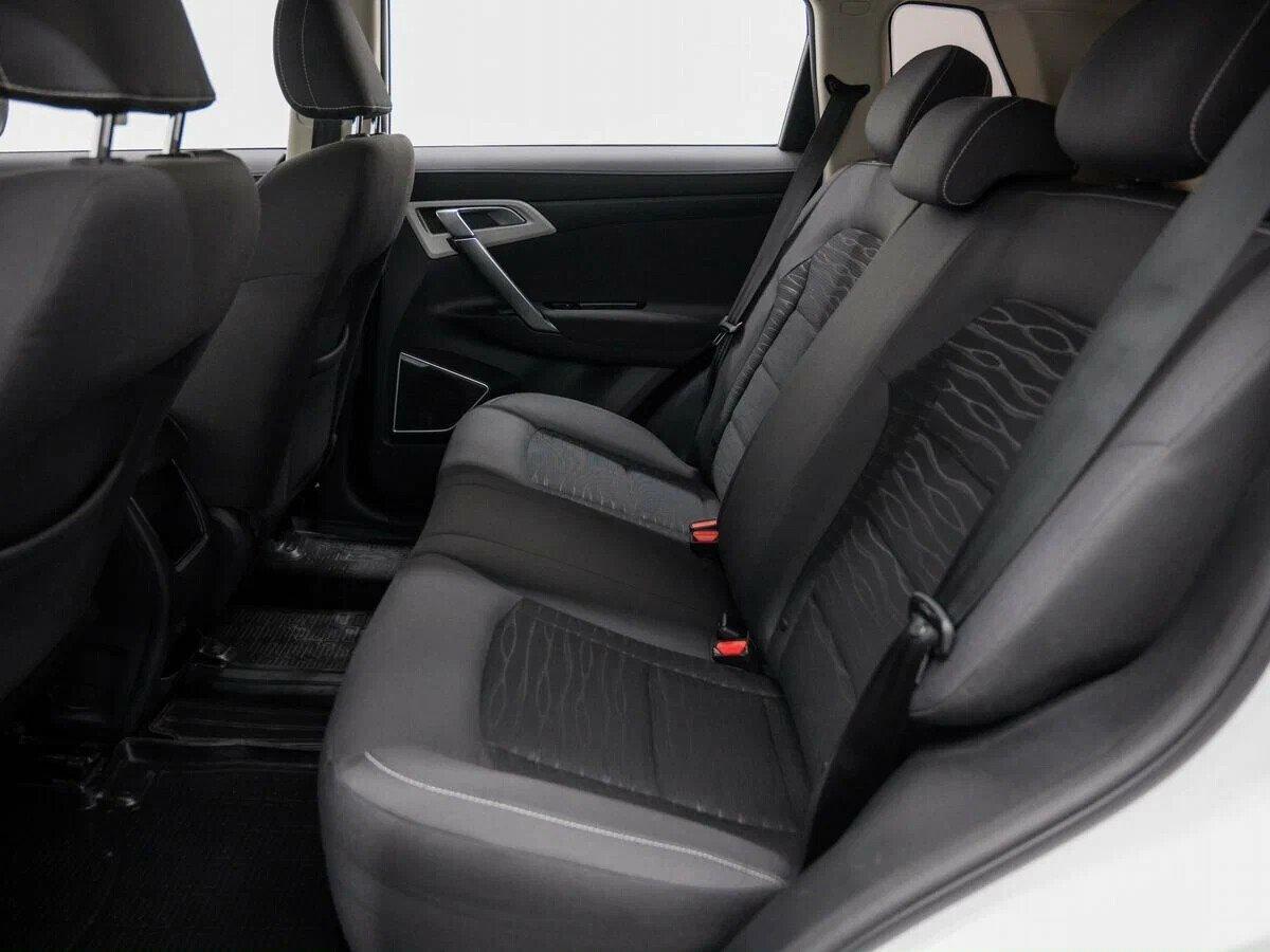 Geely Atlas 2020, белый