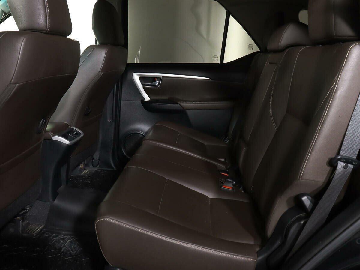 Toyota Fortuner 2019, черный
