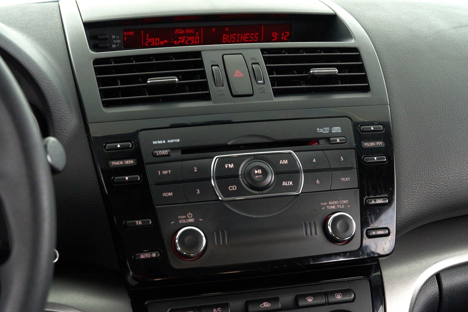 Mazda 6 2011, белый