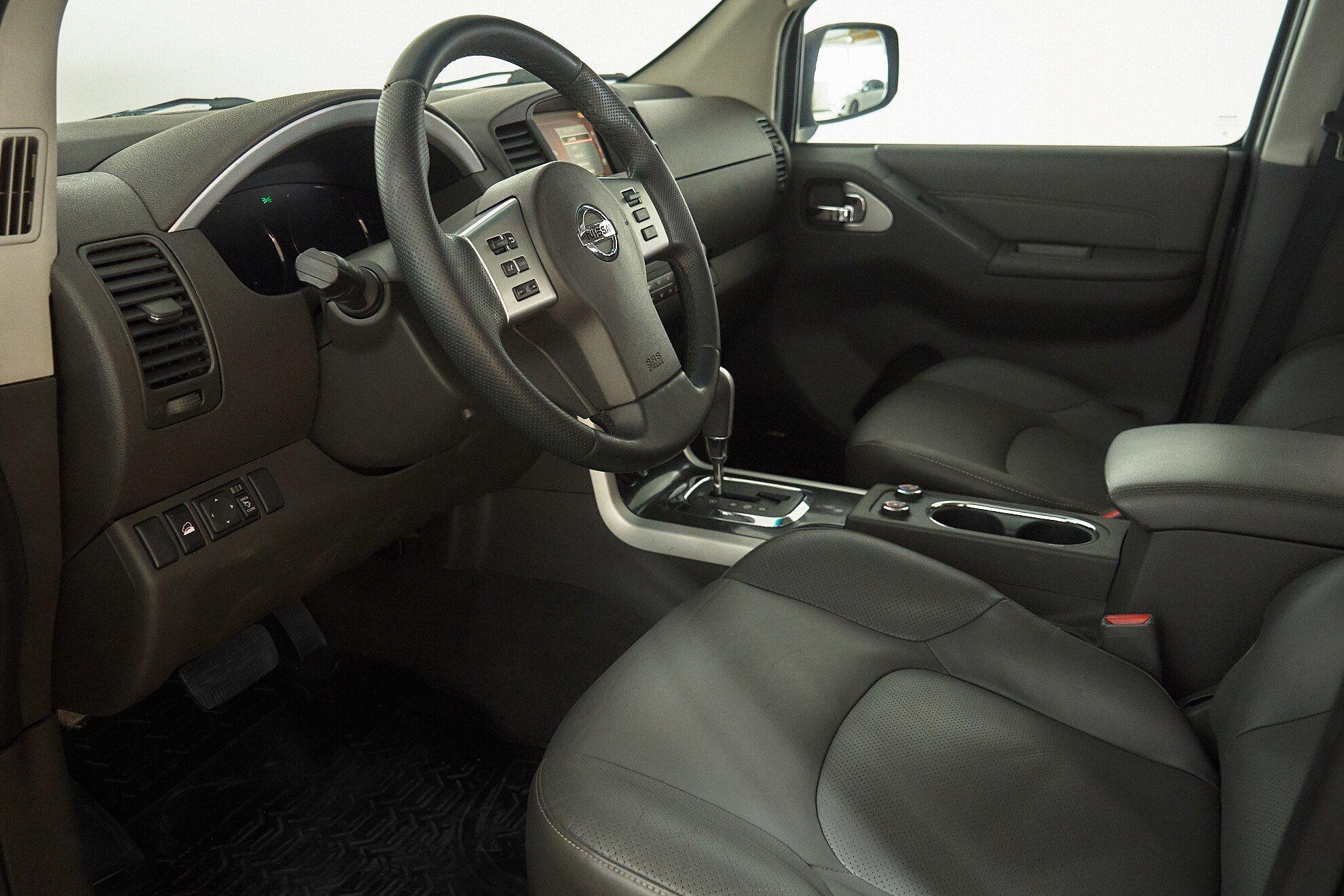 Nissan Pathfinder 2012, черный