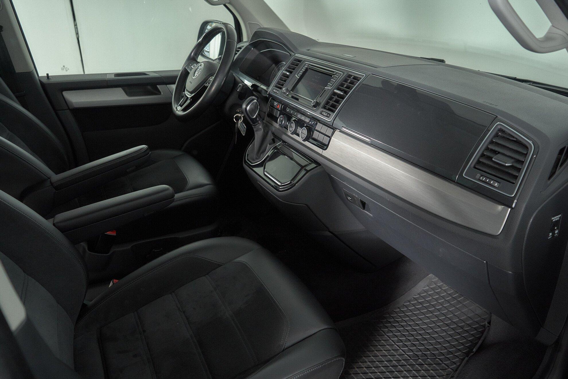 Volkswagen Multivan 2018, черный
