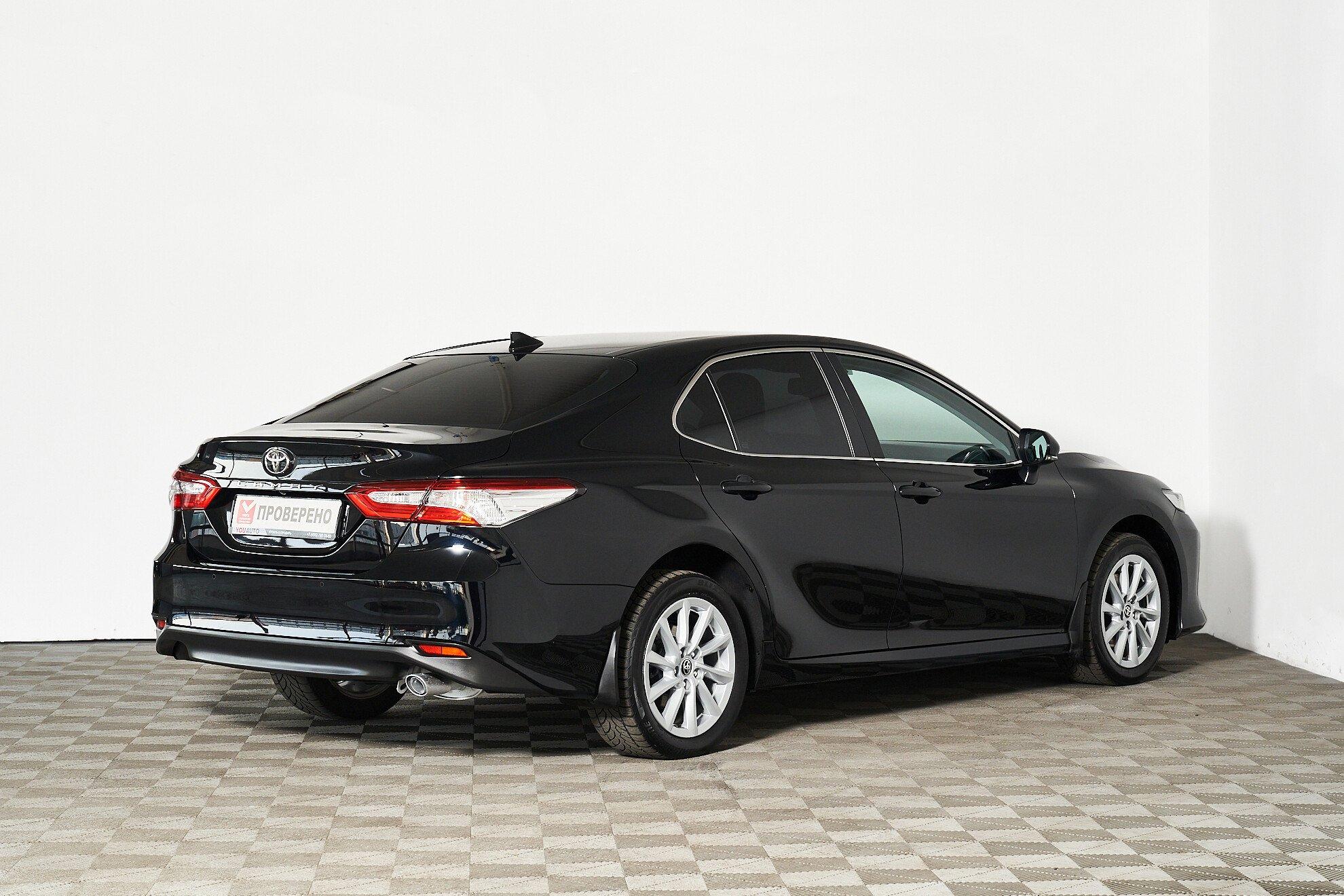 Toyota Camry 2022, черный
