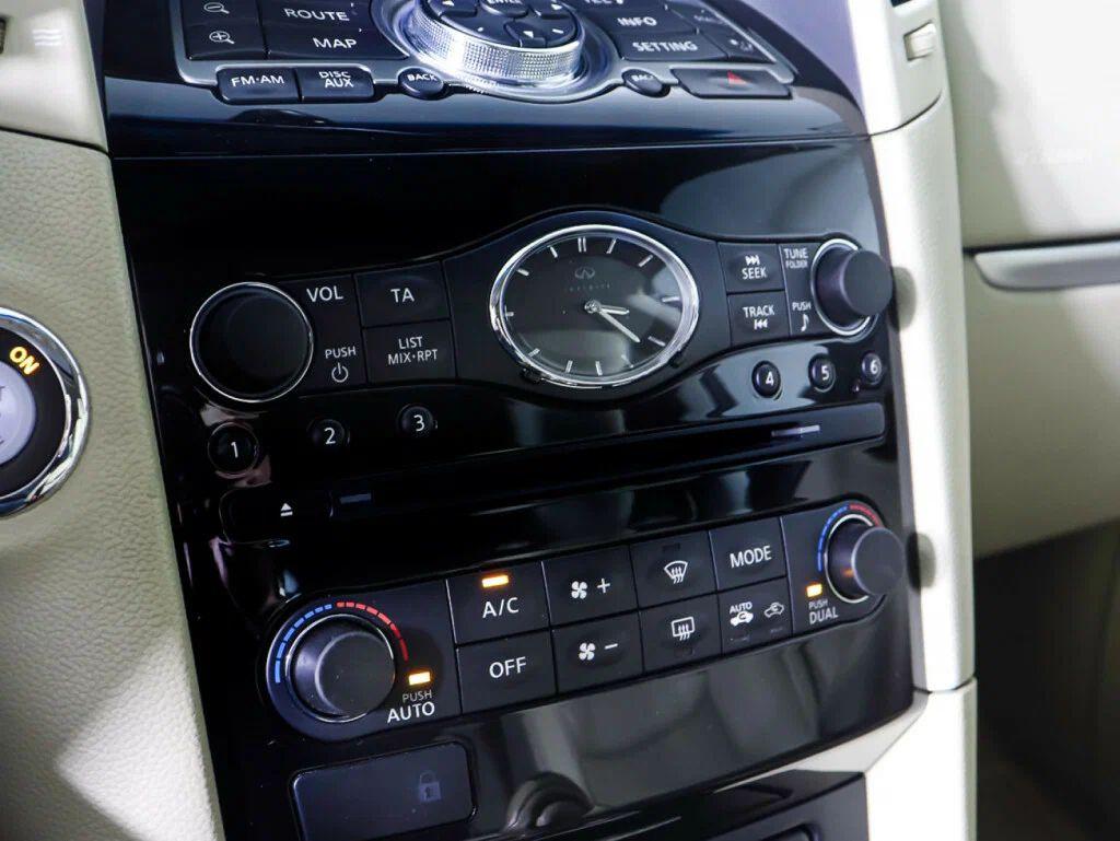 Infiniti QX70 2015, черный