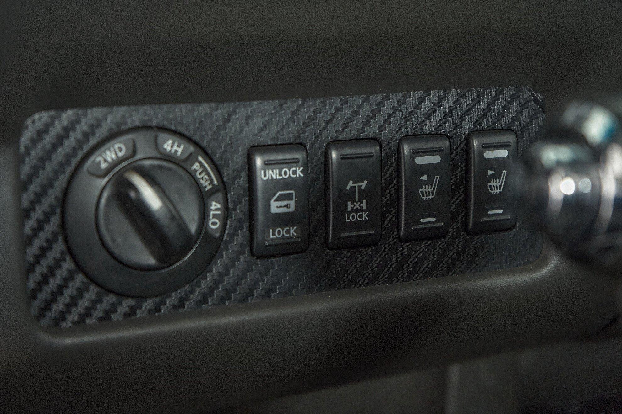 Nissan Navara (Frontier) 2007, черный