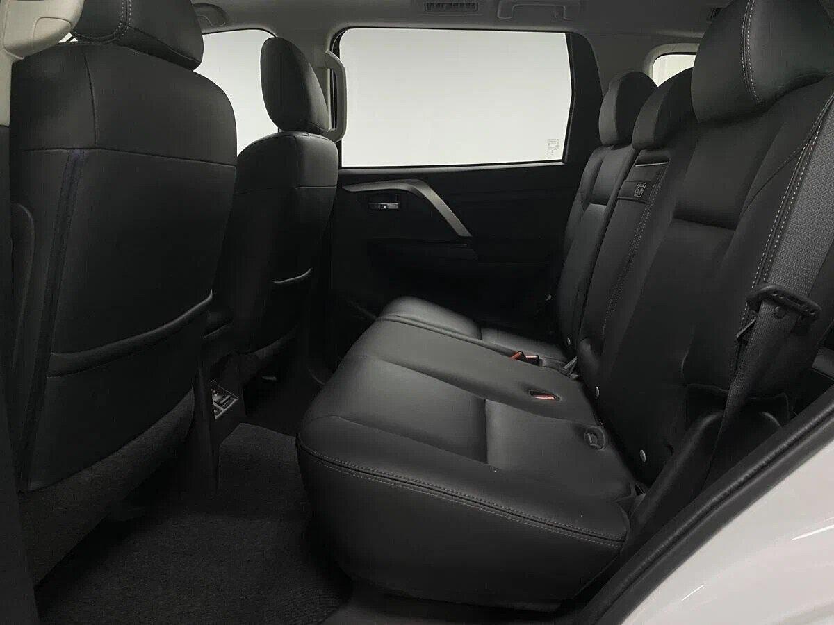 Mitsubishi Pajero Sport 2020, белый