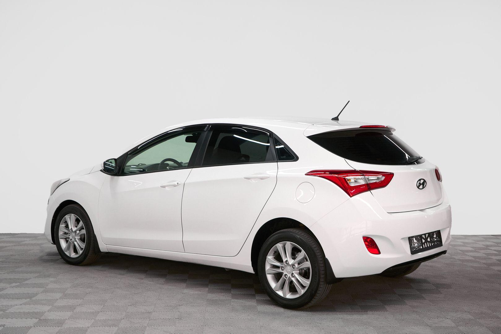 Hyundai i30 2012, белый