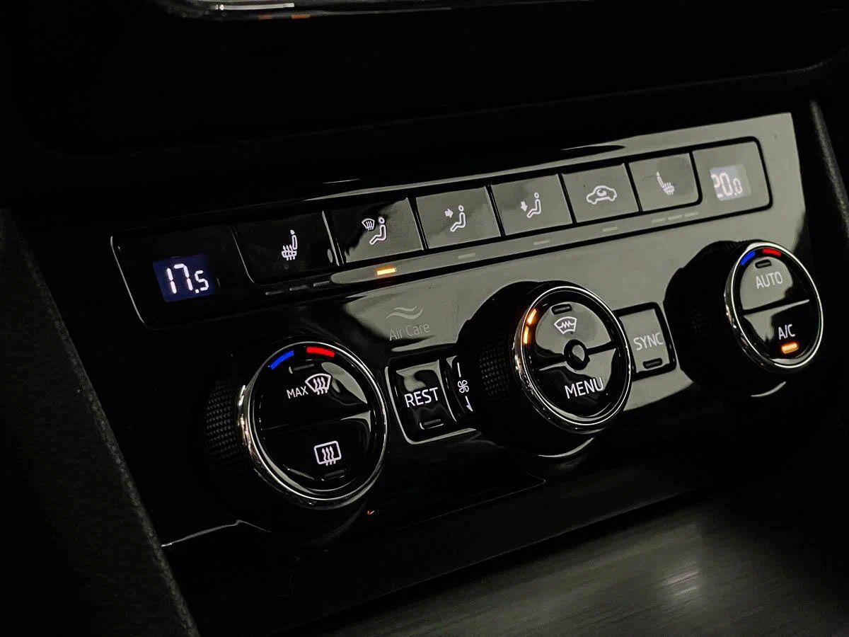 Skoda Superb 2020, серый