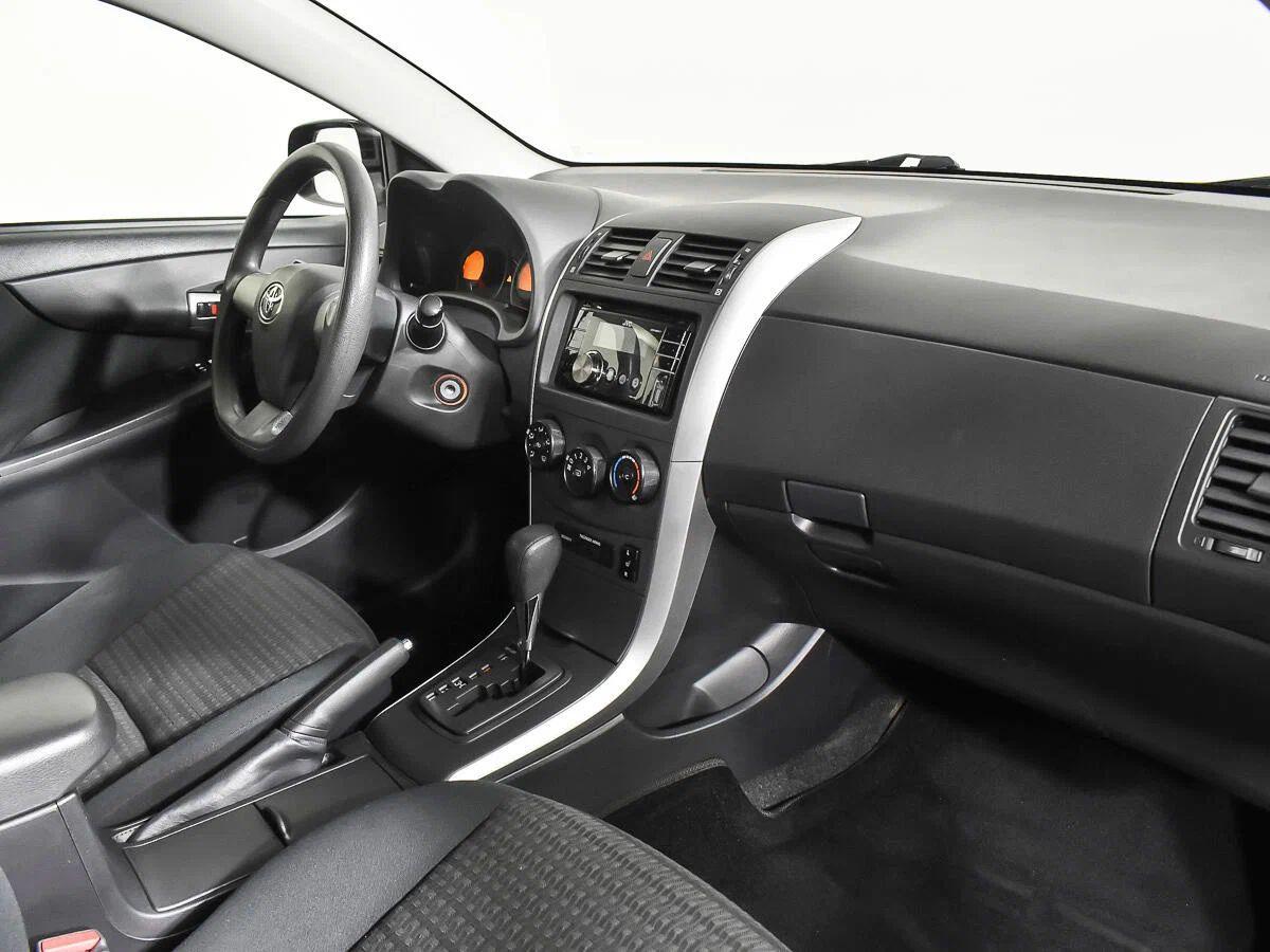 Toyota Corolla 2010, черный