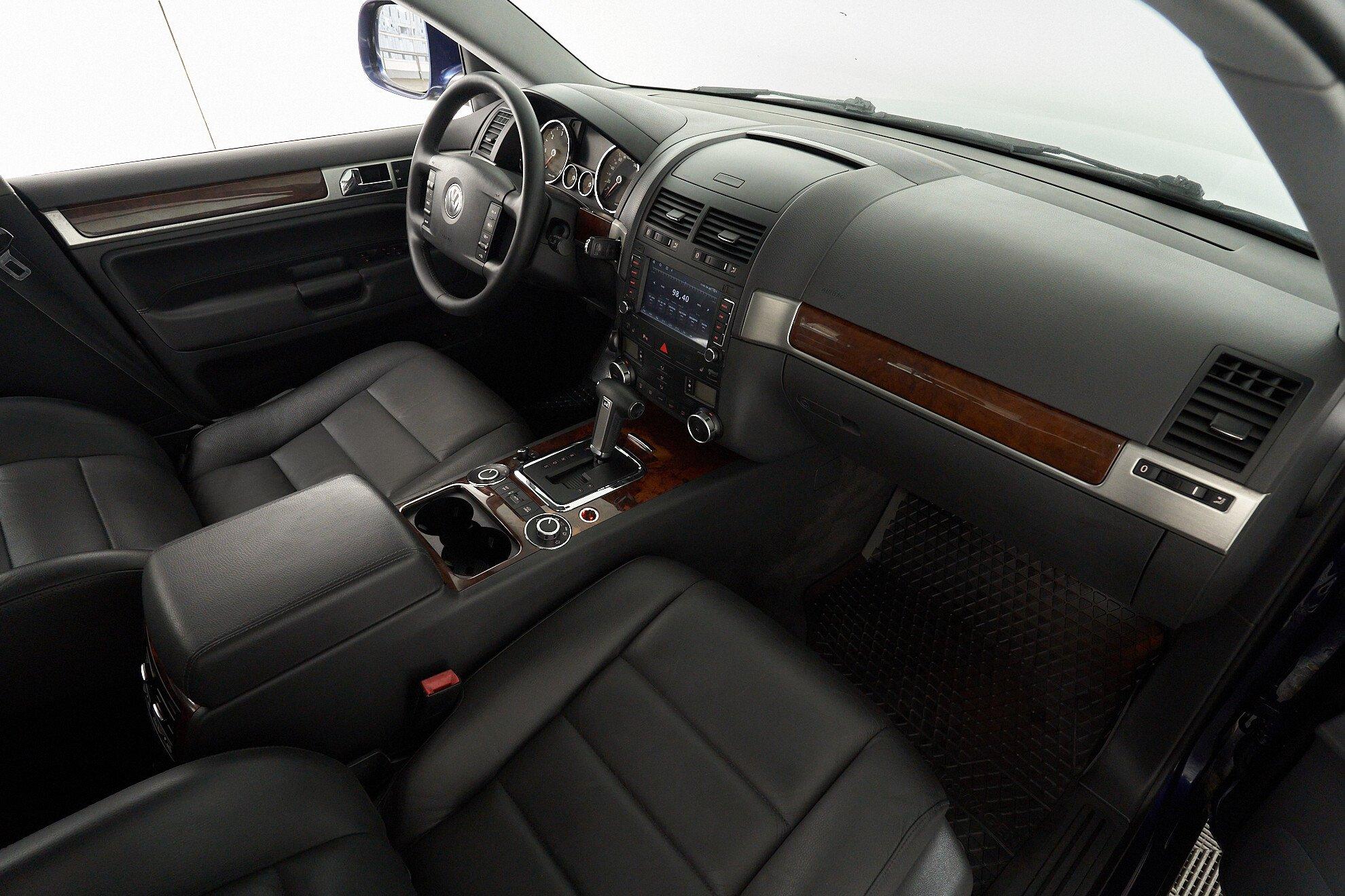Volkswagen Touareg 2009, серый