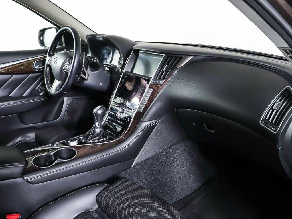 Infiniti Q50 2017, коричневый