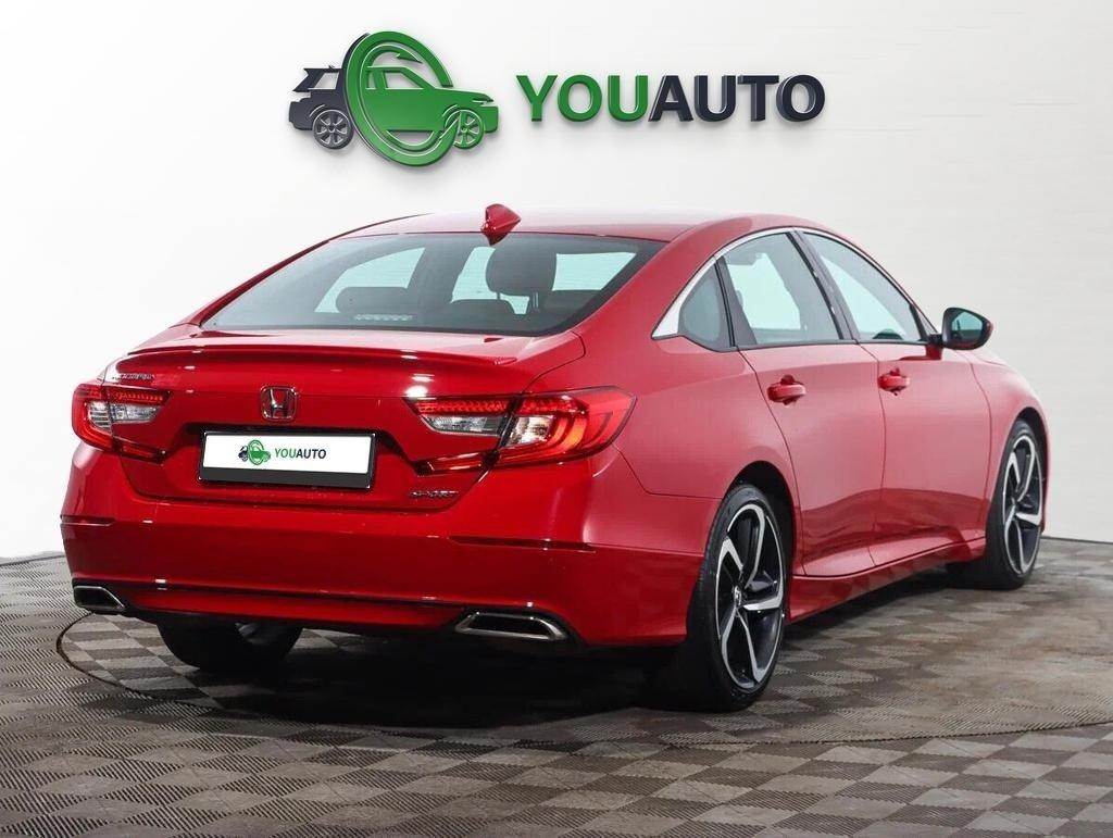 Honda Accord 2018, красный