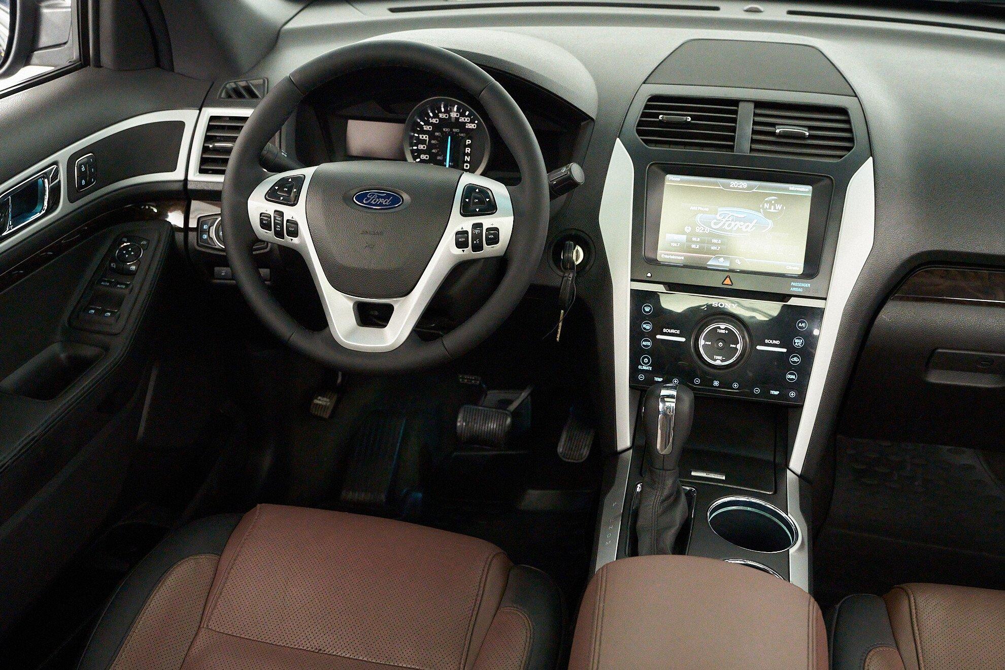 Ford Explorer 2014, черный
