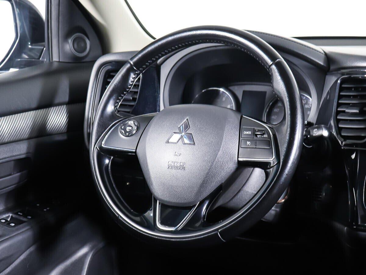 Mitsubishi Outlander 2018, черный