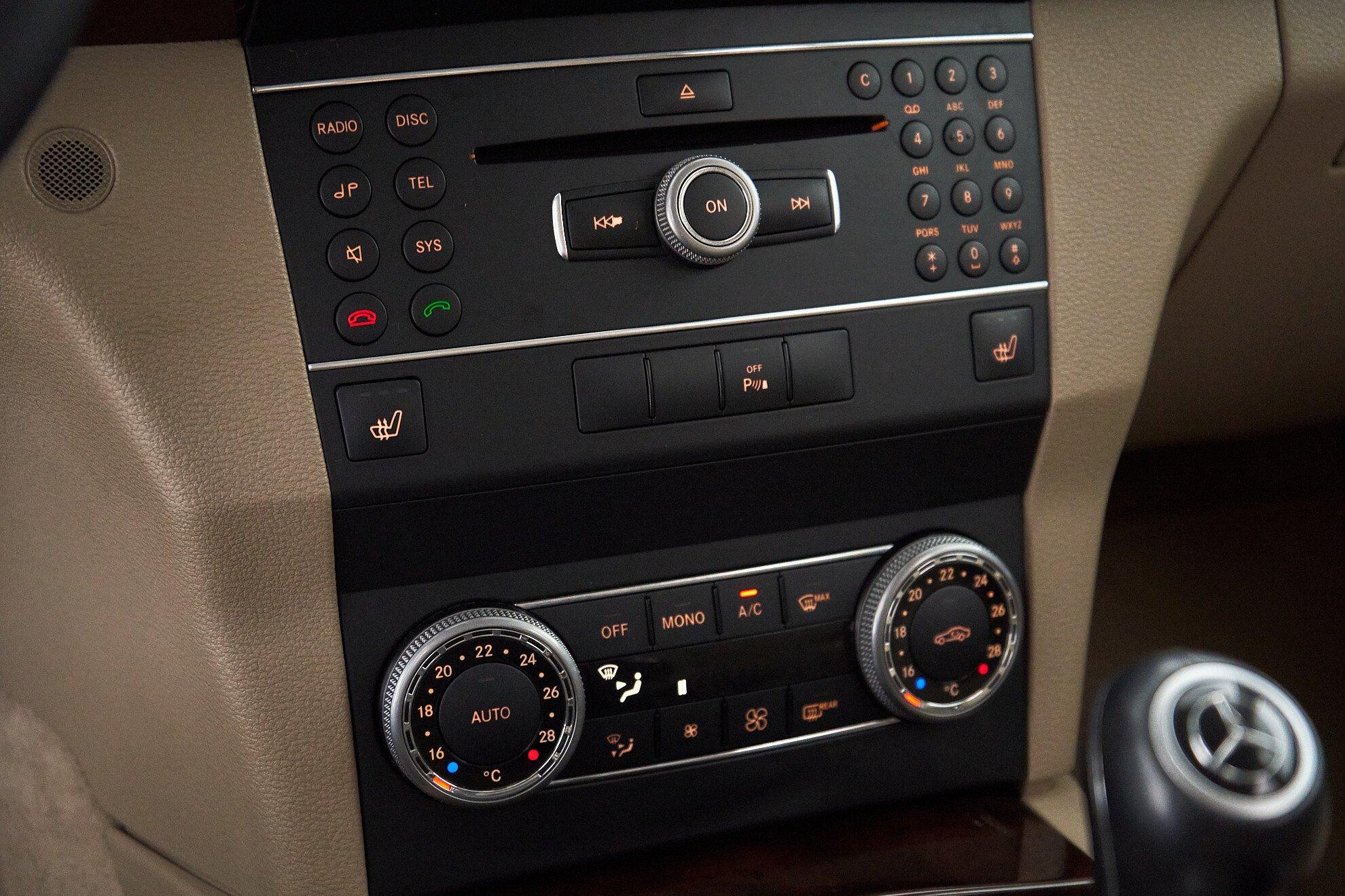 Mercedes-Benz GLK-Класс 2010, коричневый