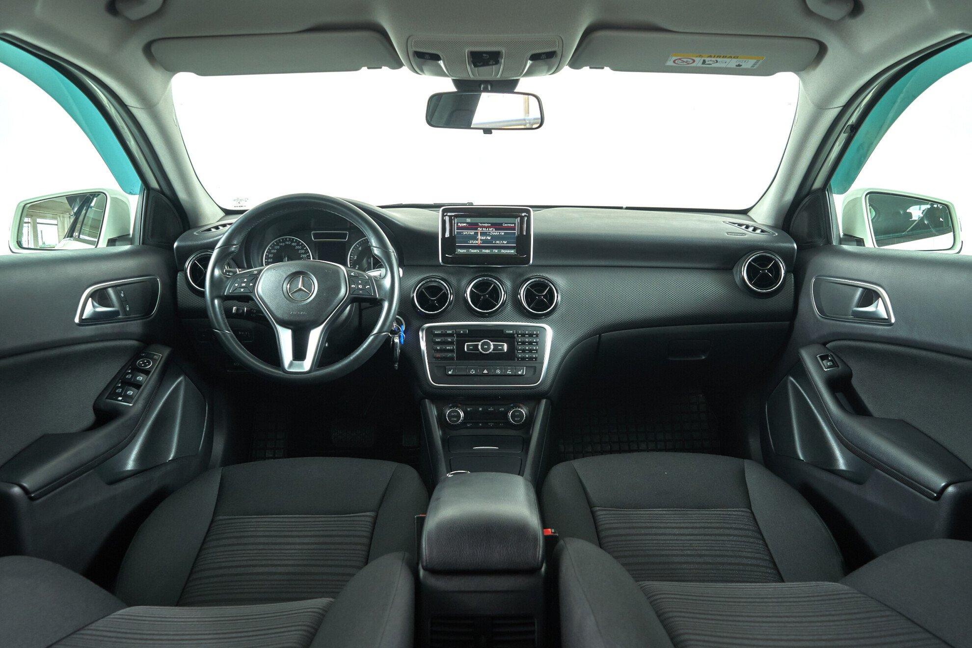 Mercedes-Benz A-Класс 2014, белый