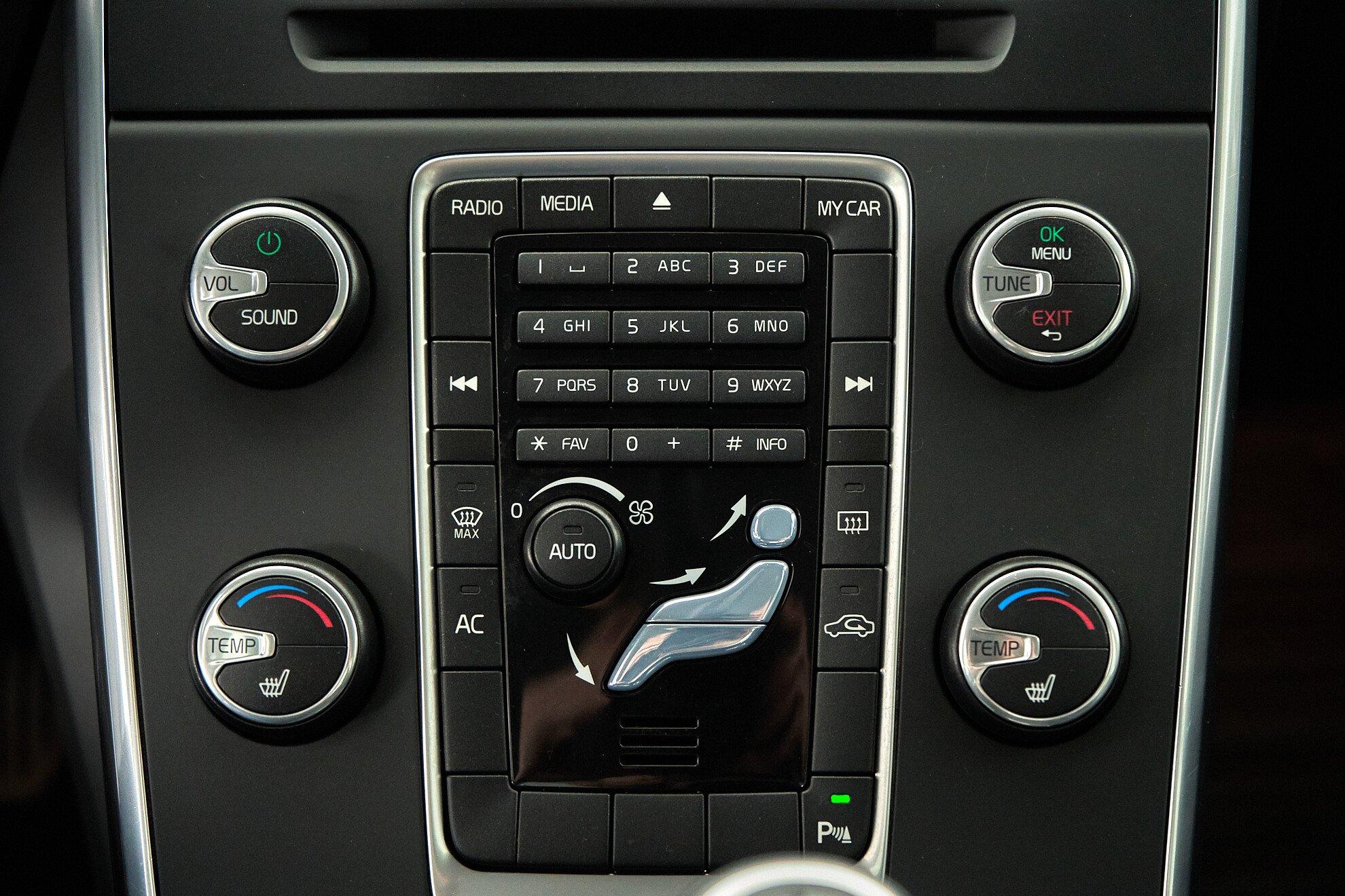 Volvo S60 2014, белый