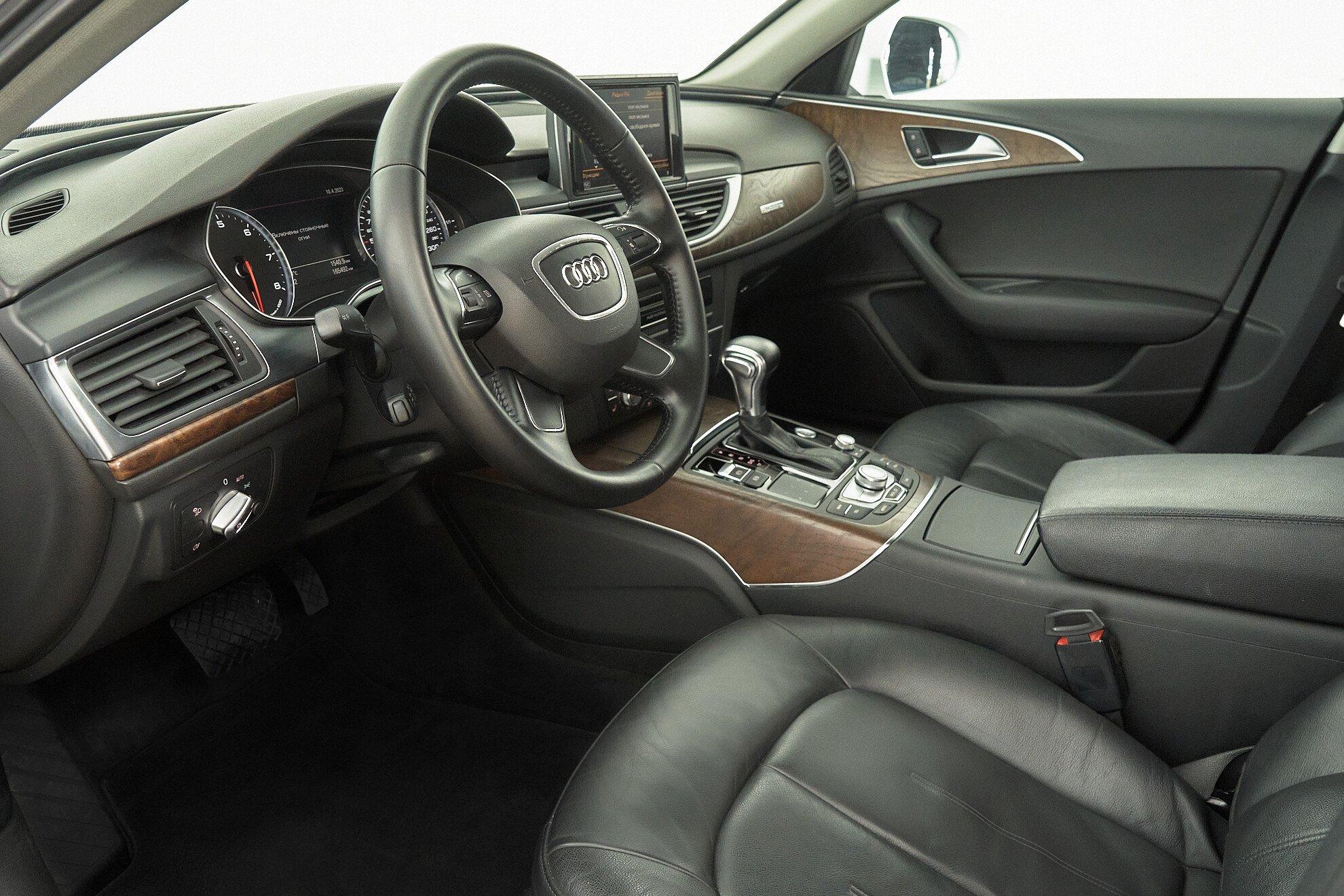 Audi A6 2011, белый