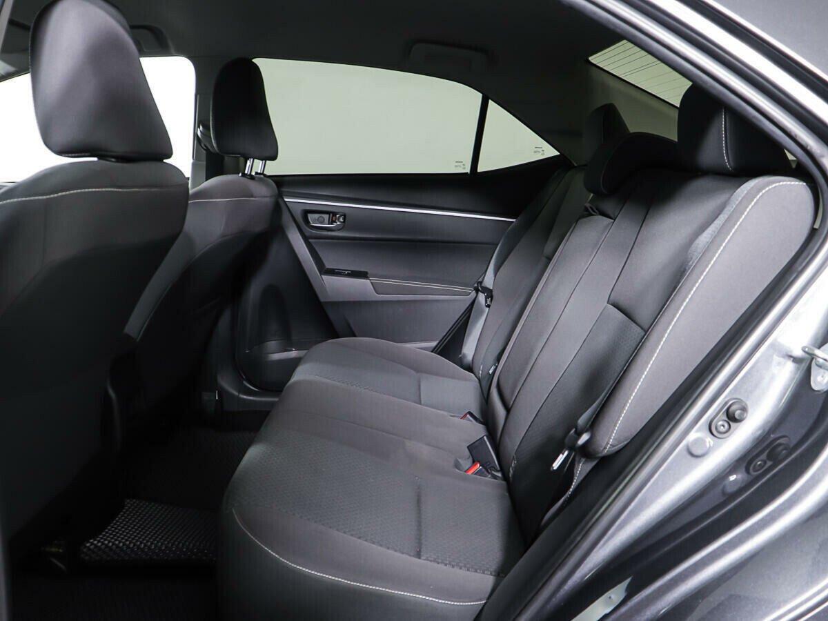 Toyota Corolla 2018, серый