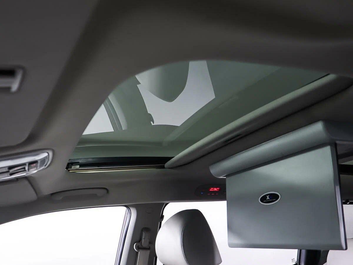 Kia Carnival 2019, пурпурный