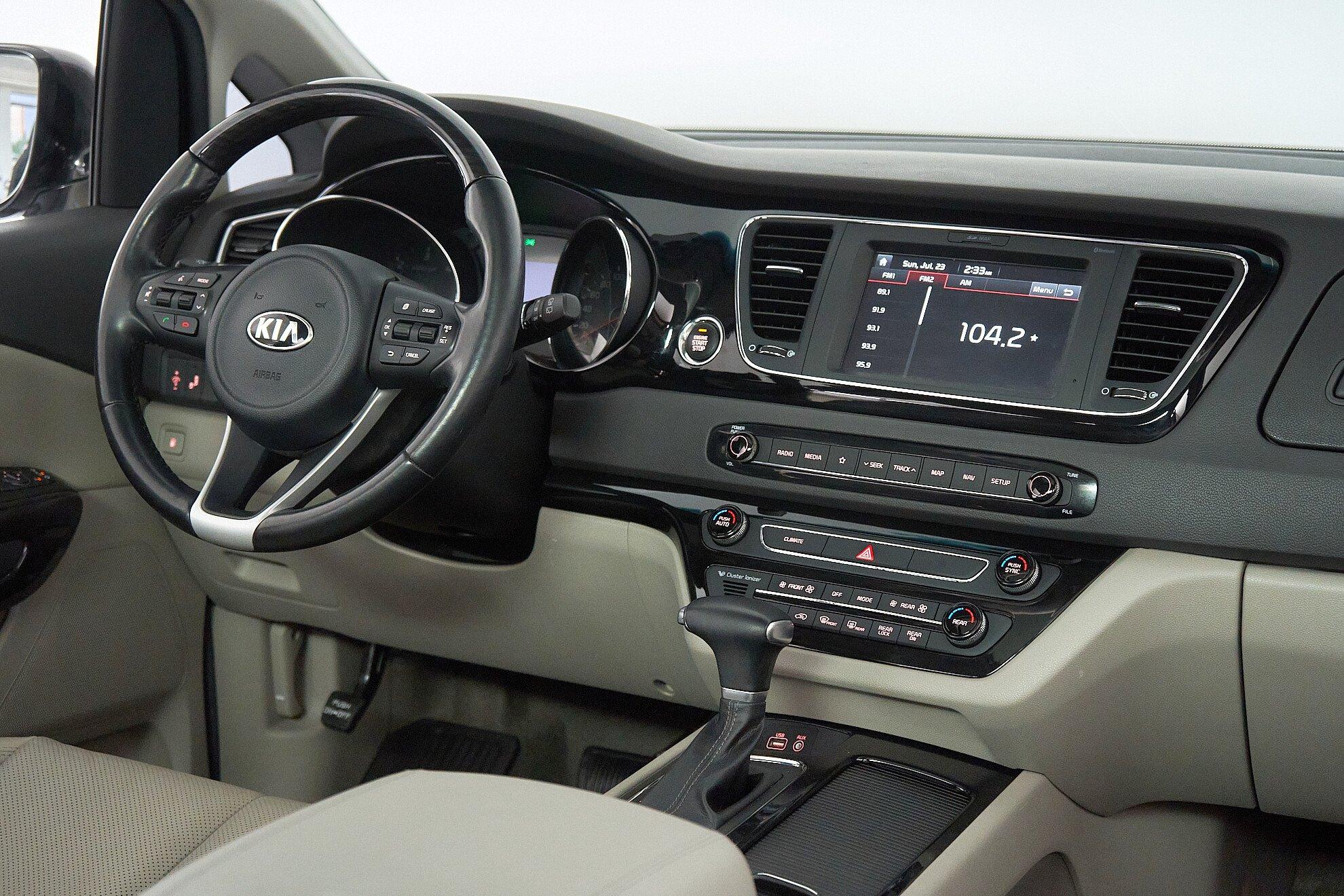 Kia Carnival 2018, серый