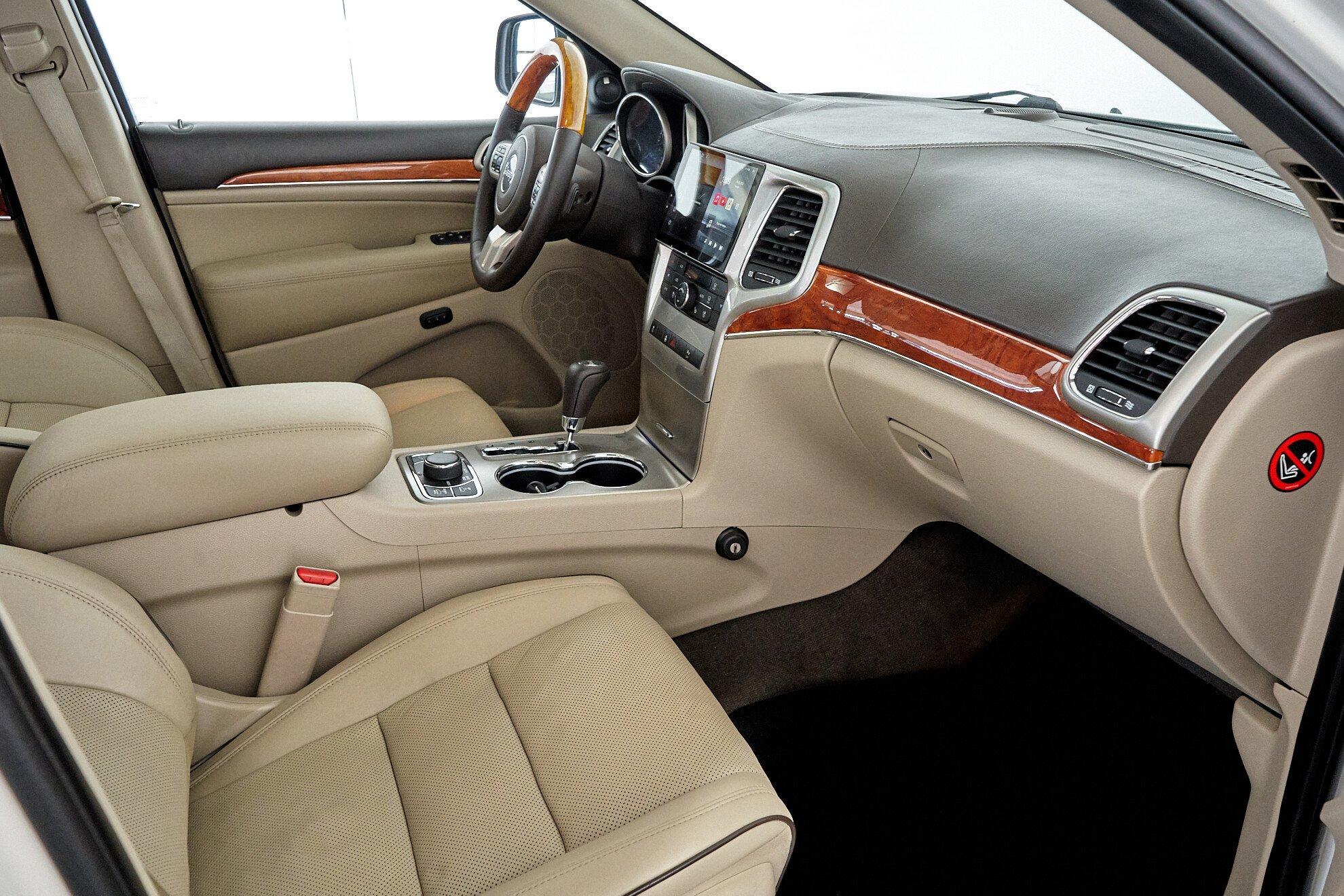 Jeep Grand Cherokee 2010, белый