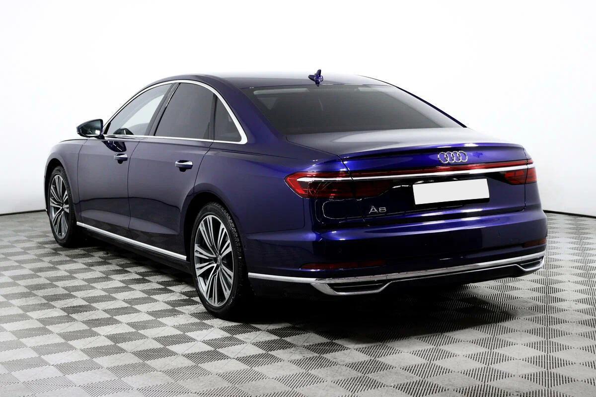 Audi A8 2018, синий