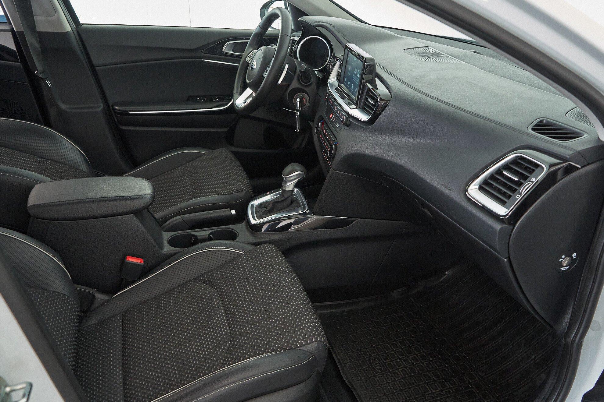 Kia Ceed 2018, белый