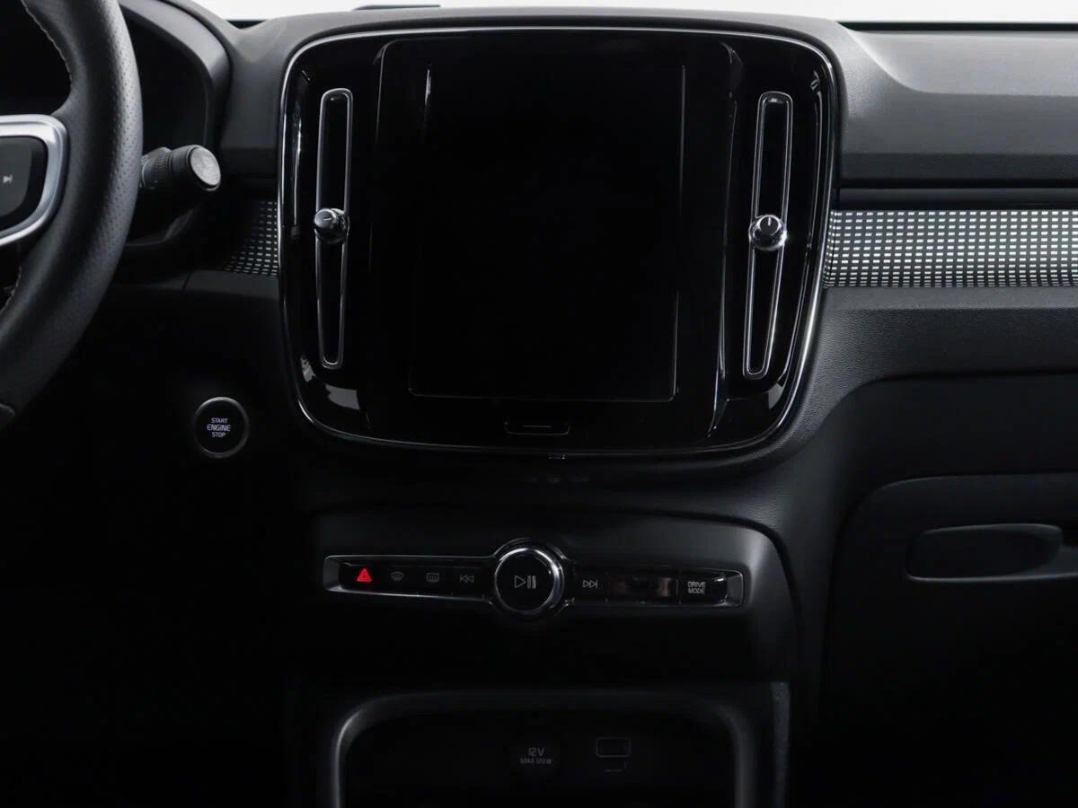 Volvo XC40 2020, белый